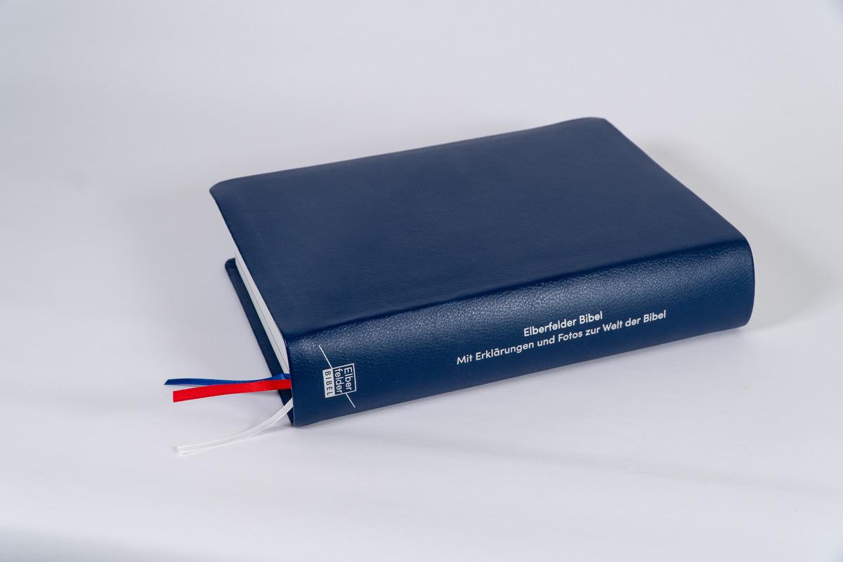 Beispielinhalt (Bild) Elberfelder Bibel mit Erklärungen - Leder