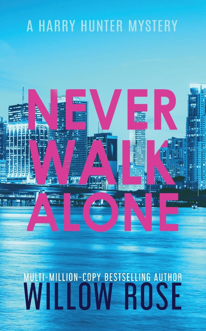 Vorderes Coverbild NEVER WALK ALONE
