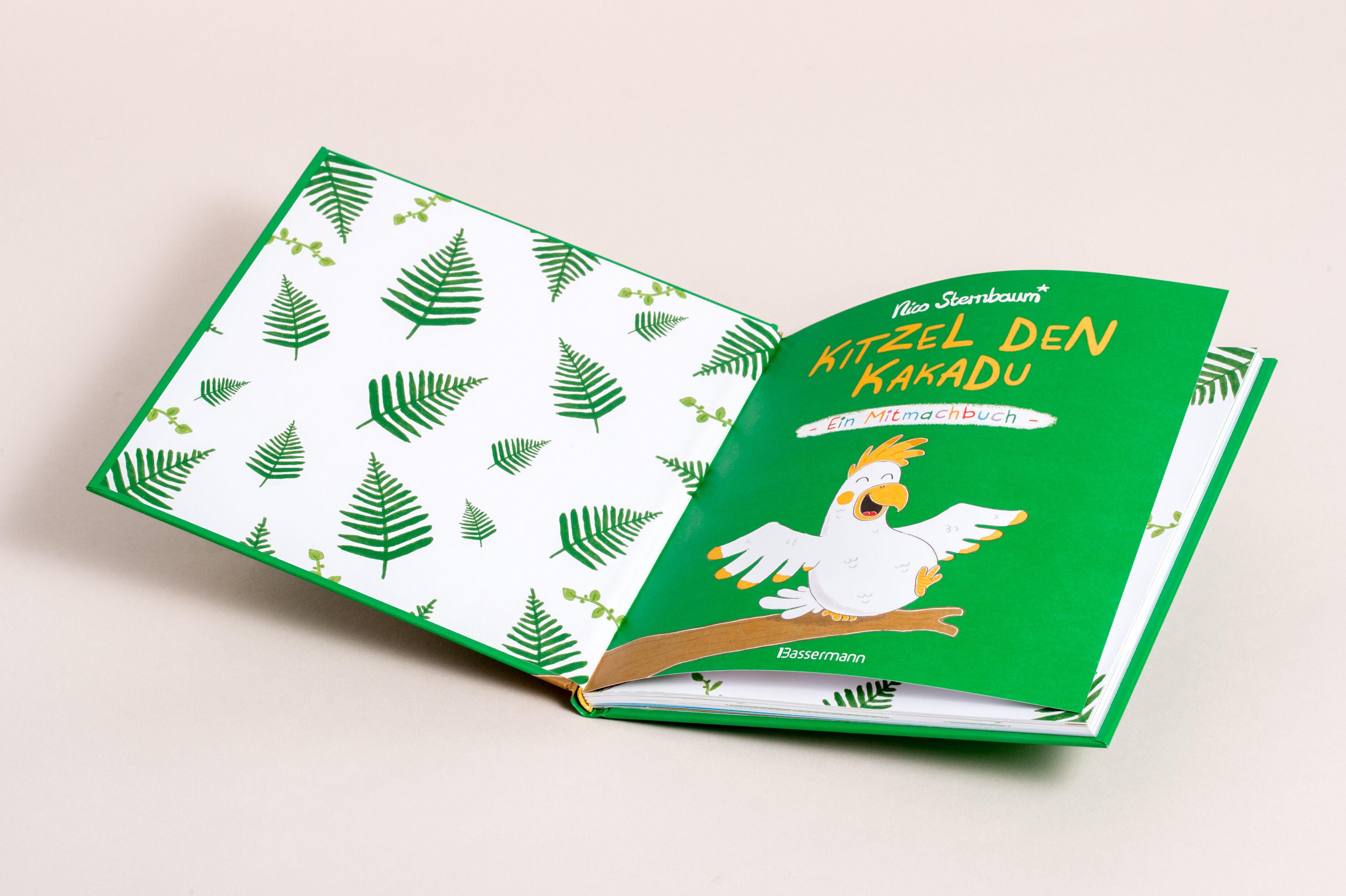 Beispielinhalt (Bild) Kitzel den Kakadu - Ein Mitmachbuch zum Schütteln, Schaukeln, Pusten, Klopfen und sehen, was dann passiert. Von 2 bis 4 Jahren. Vom Bestsellerautoren (Schüttel den Apfelbaum)