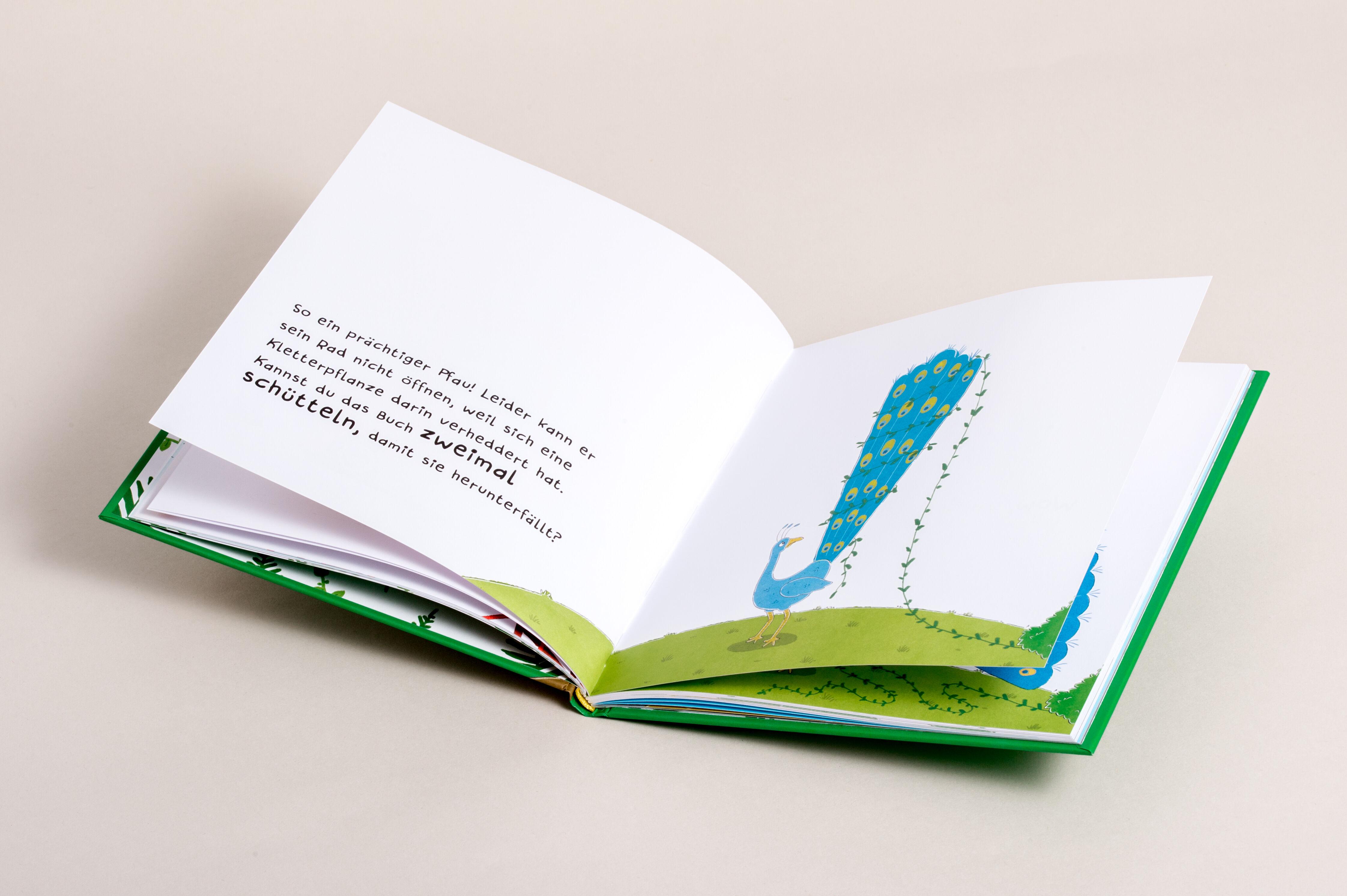 Beispielinhalt (Bild) Kitzel den Kakadu - Ein Mitmachbuch zum Schütteln, Schaukeln, Pusten, Klopfen und sehen, was dann passiert. Von 2 bis 4 Jahren. Vom Bestsellerautoren (Schüttel den Apfelbaum)