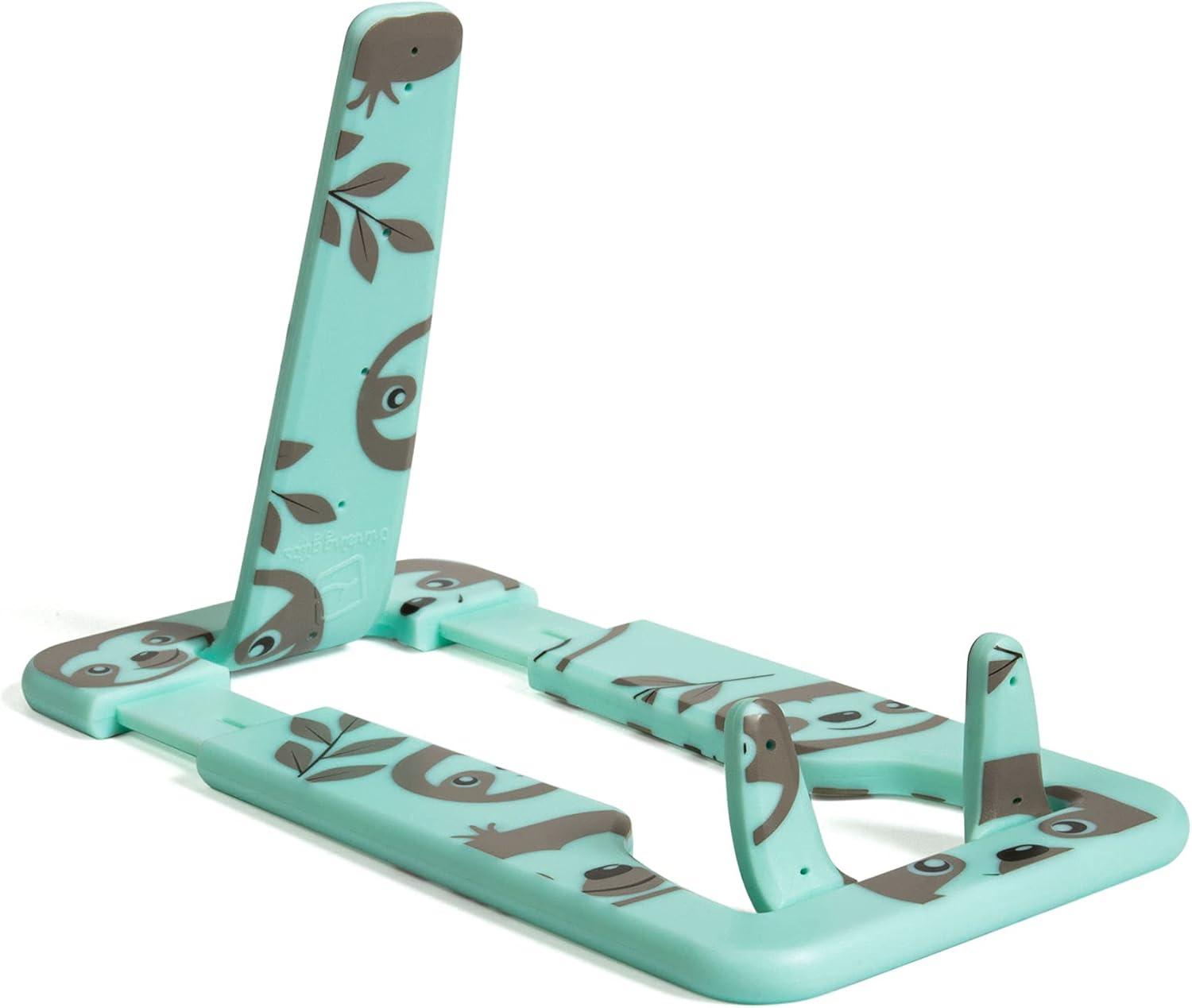 Beispielinhalt (Bild) Flexistand Pro (Faultier) | flexibler Tablethalter | für alle Handys und Tablets | superflach | stufenlos verstellbar | hochkant und quer | passt in jede Tasche | ideal für unterwegs