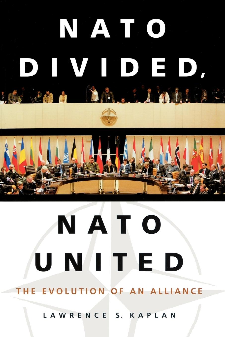 Vorderes Coverbild NATO Divided, NATO United