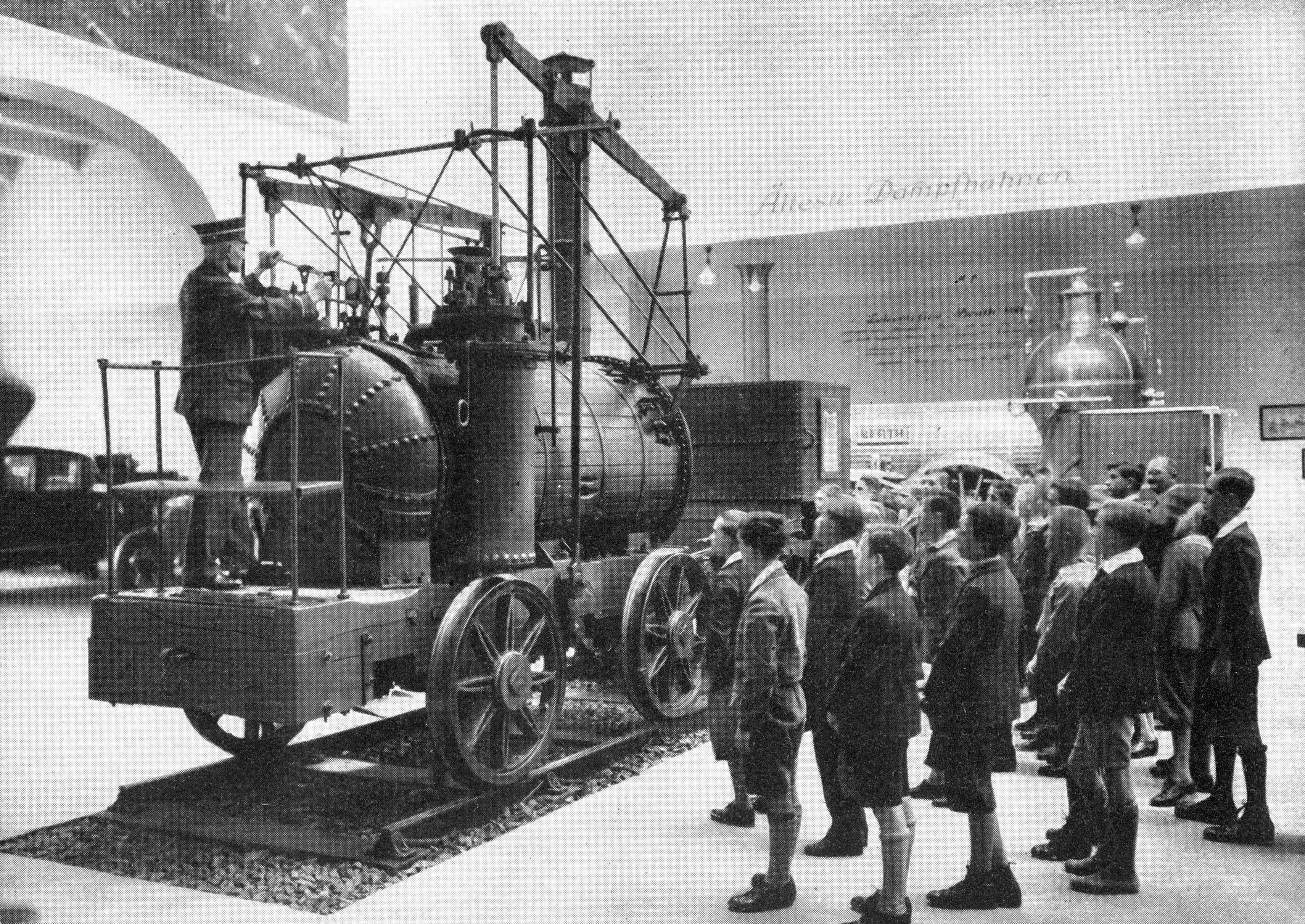 Beispielinhalt (Bild) Gottlieb Daimler - in der Geschichte des Kraftwagens