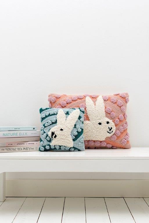 Beispielinhalt (Bild) Punch Needle Bunny Hop No. 2