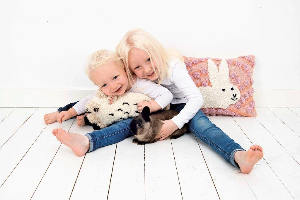 Beispielinhalt (Bild) Punch Needle Bunny Hop No. 2