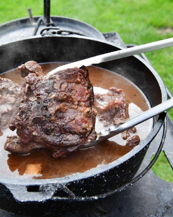 Beispielinhalt (Bild) Wild im Dutch Oven