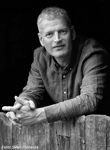 Autorenbild Ein Rätsel auf blauschwarzem Grund