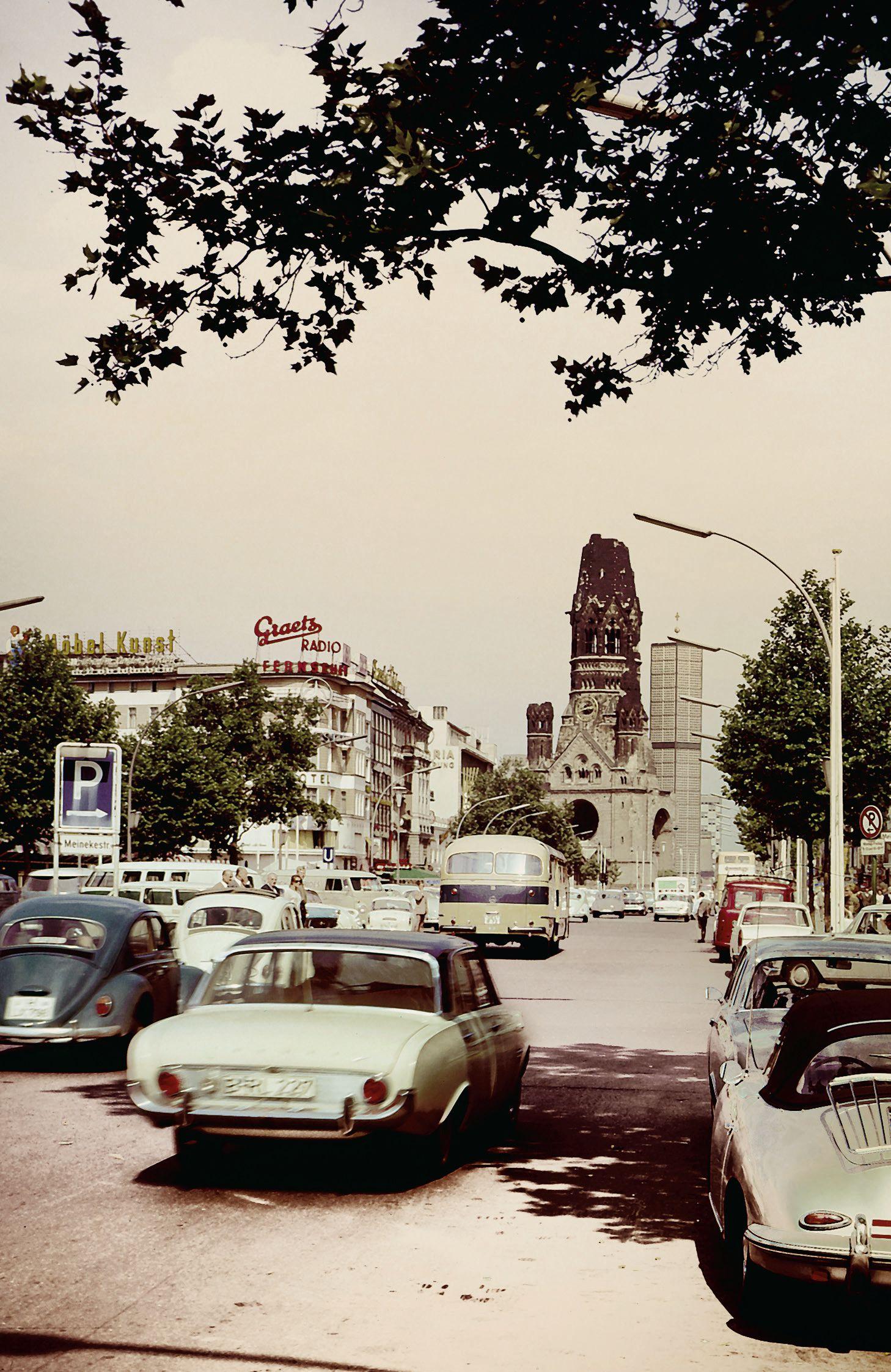 Beispielinhalt (Bild) Die Schwestern vom Ku'damm: Tage der Hoffnung