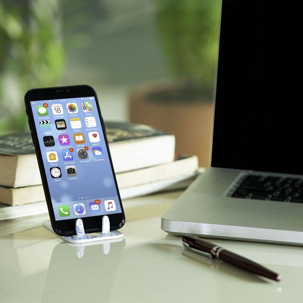 Beispielinhalt (Bild) Flexistand (Doodle) | flexibler Handyaufsteller | für alle Handys und Mini-Tablets | superflach | stufenlos verstellbar | hochkant und quer | passt in jede Hosentasche