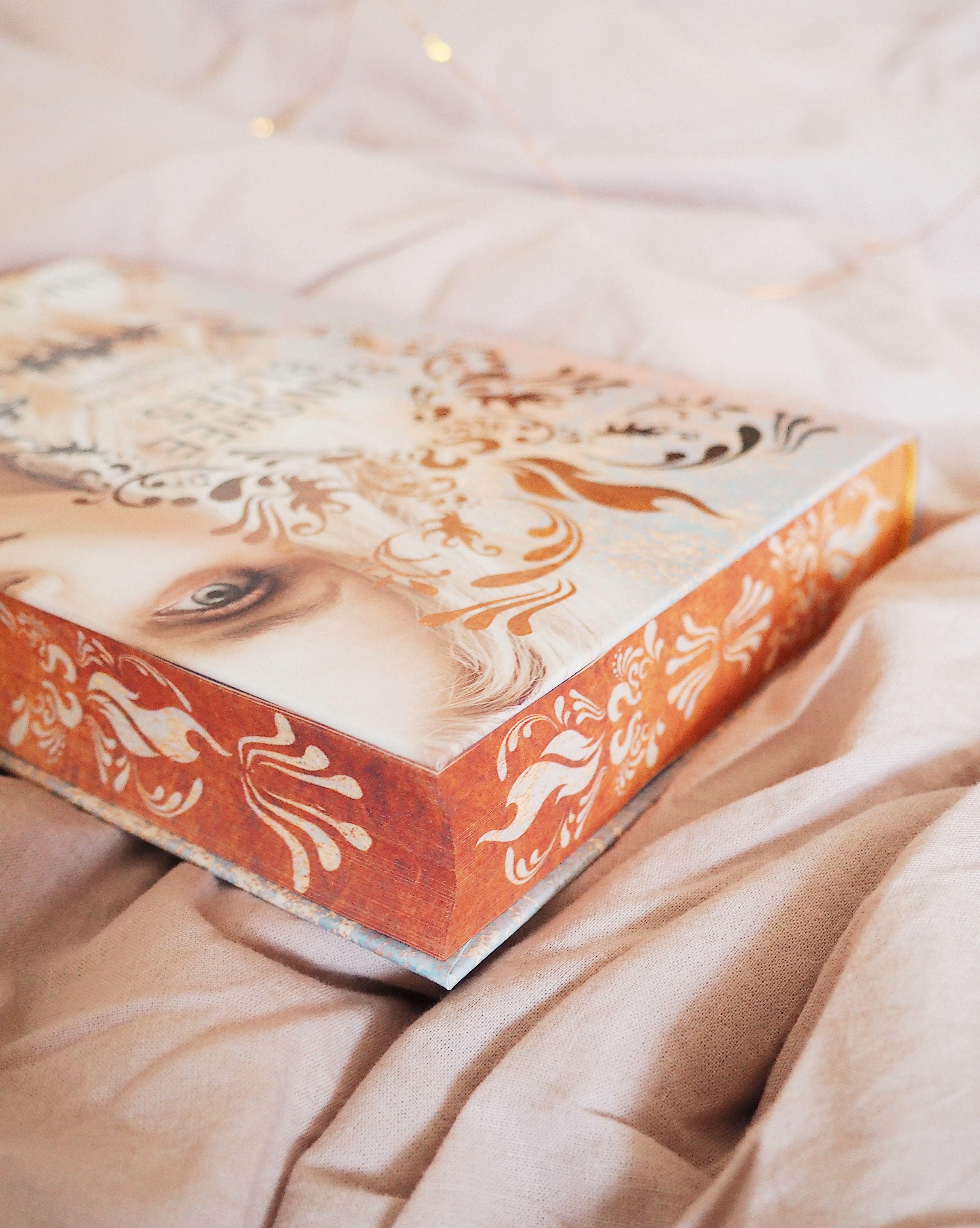 Beispielinhalt (Bild) Aurora - Das Flüstern der Schatten