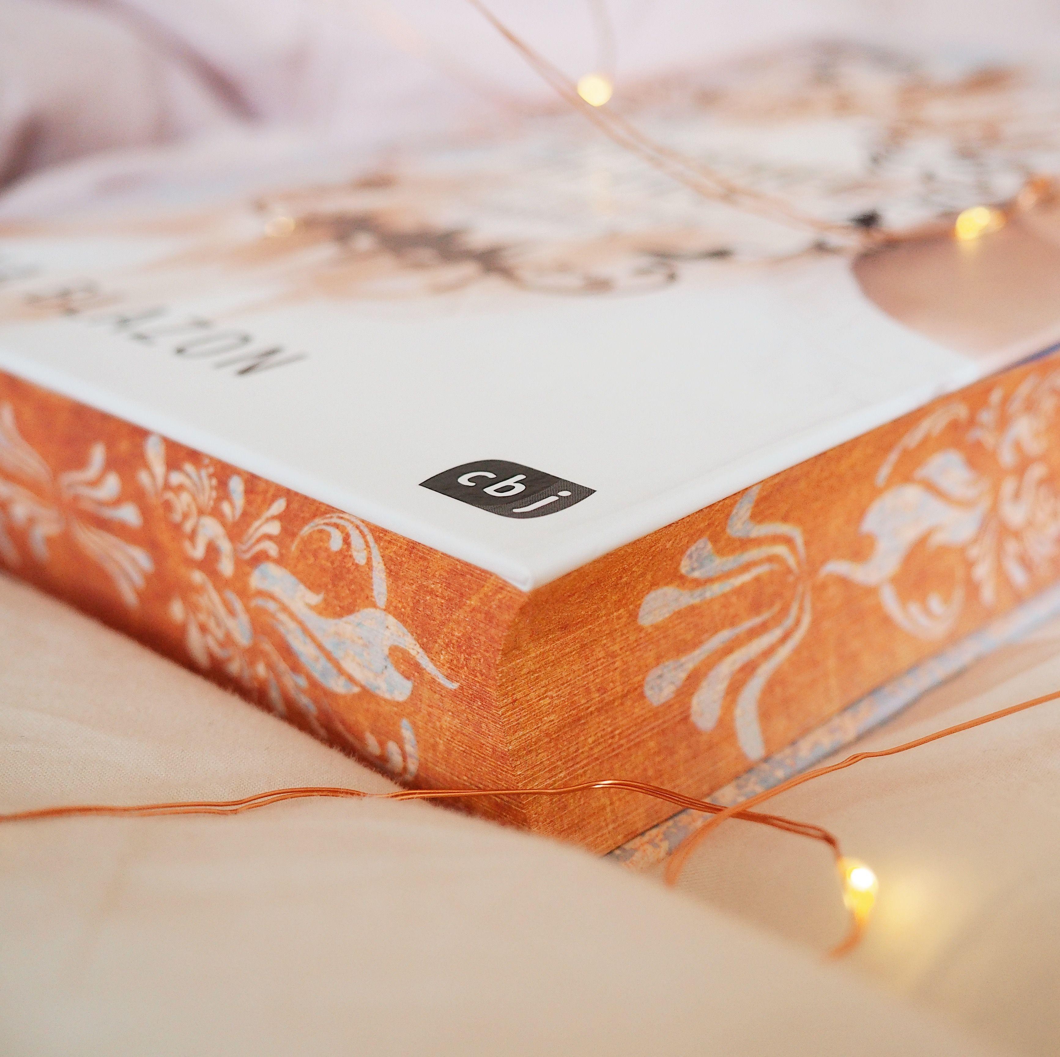 Beispielinhalt (Bild) Aurora - Das Flüstern der Schatten