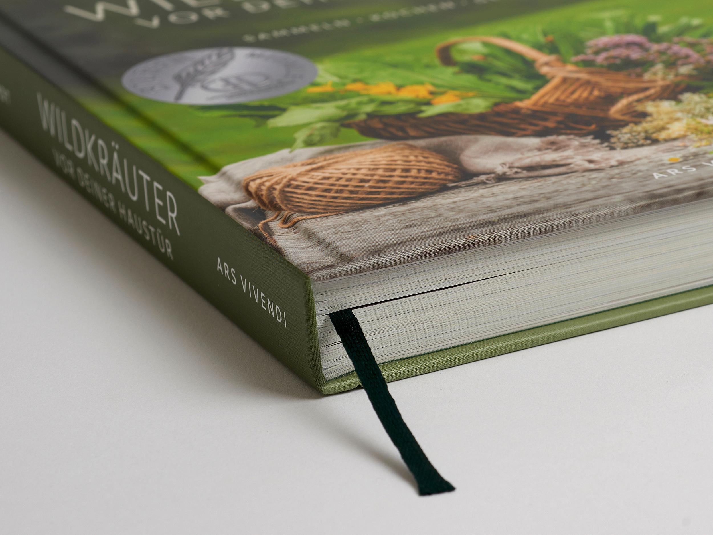 Beispielinhalt (Bild) Wildkräuter vor deiner Haustür - Silbermedaille GAD 2022 - Deutscher Kochbuchpreis (bronze)