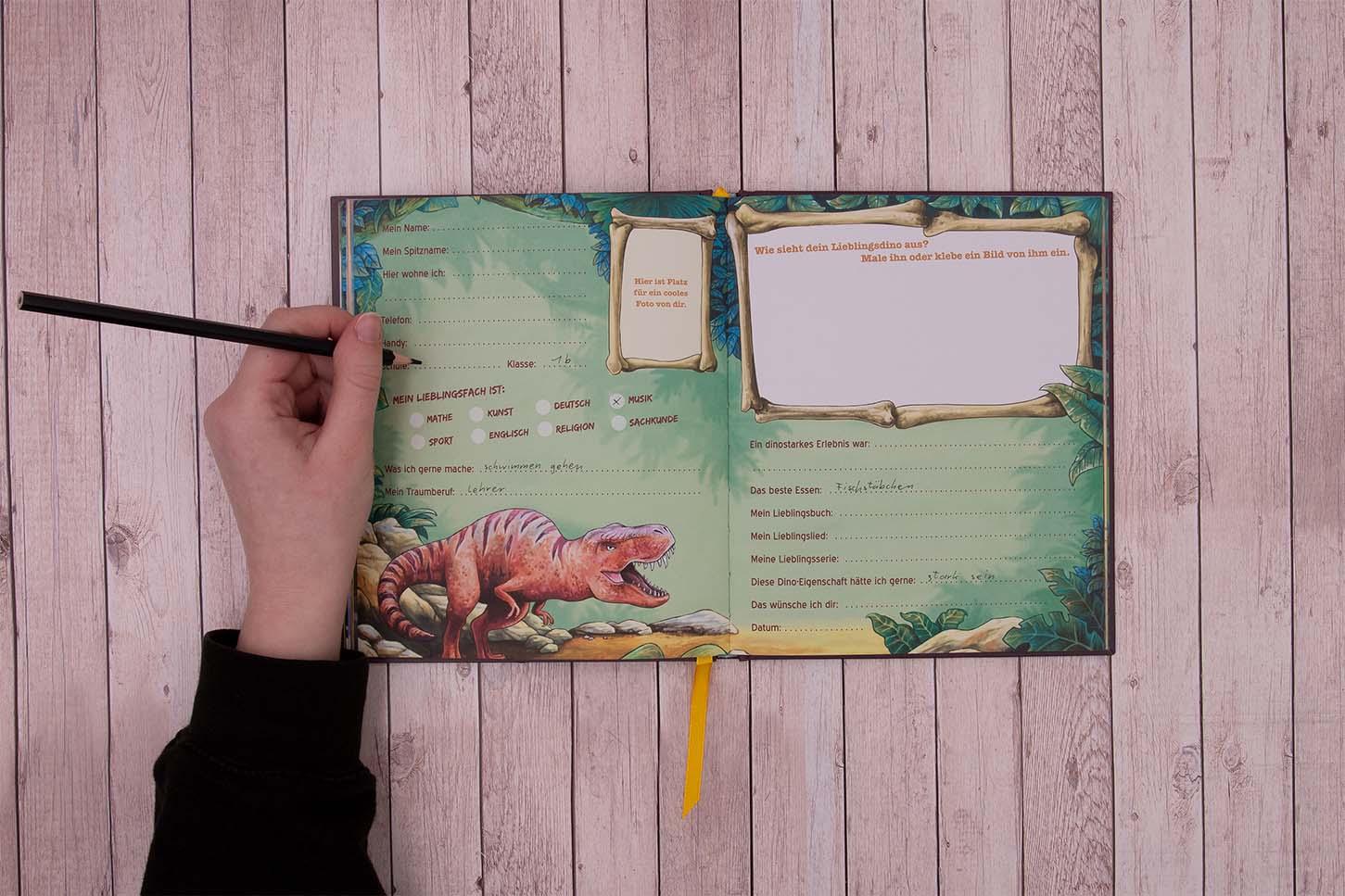 Beispielinhalt (Bild) Meine Schulfreunde (Dinosaurier)