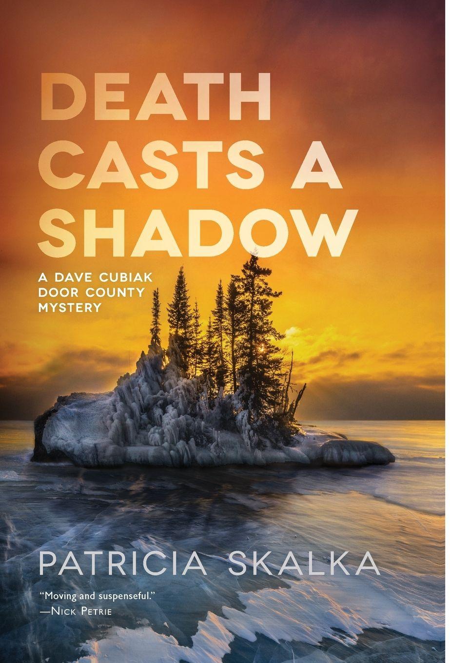 Vorderes Coverbild Death Casts a Shadow