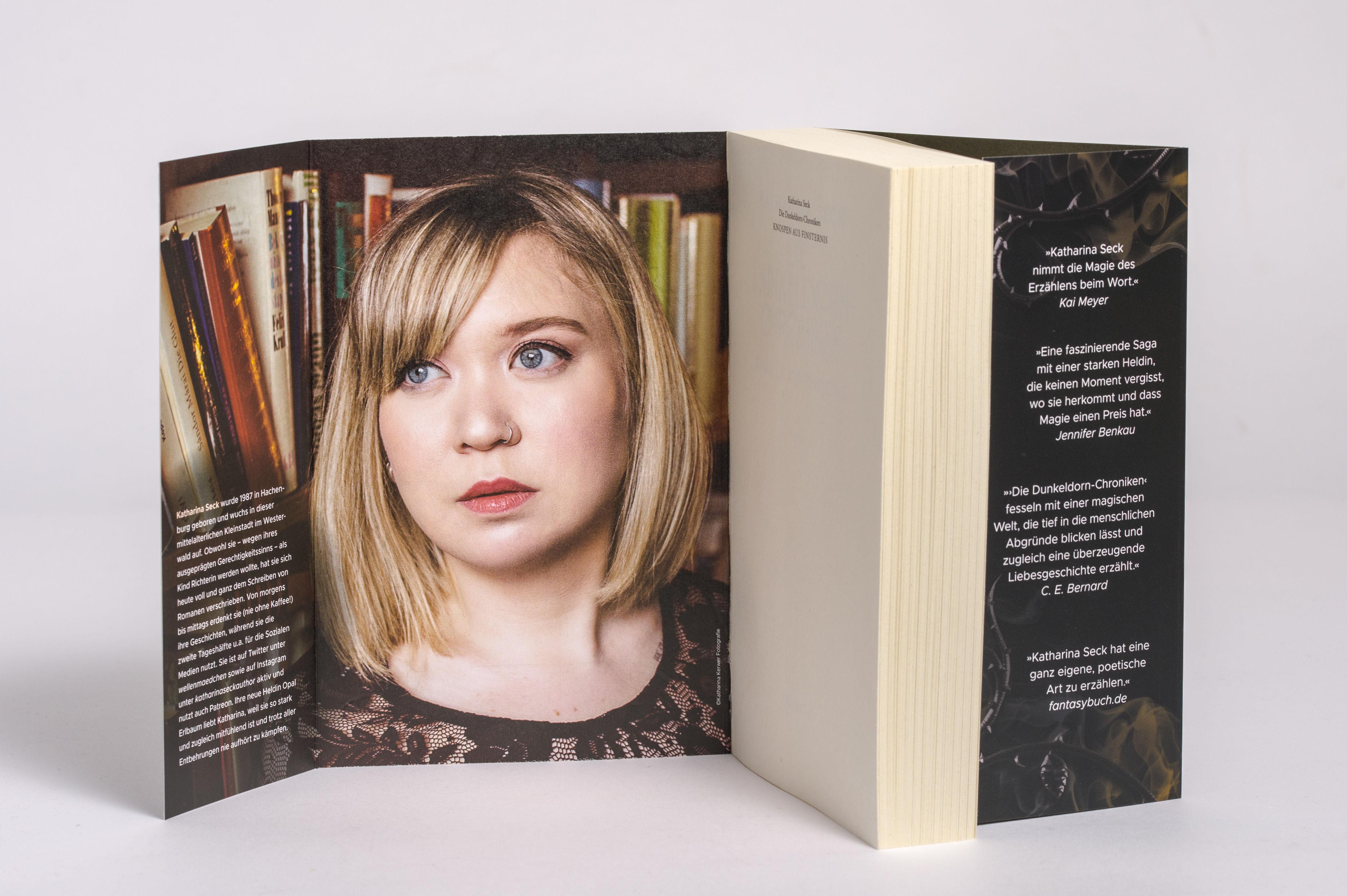 Beispielinhalt (Bild) Die Dunkeldorn-Chroniken - Knospen aus Finsternis