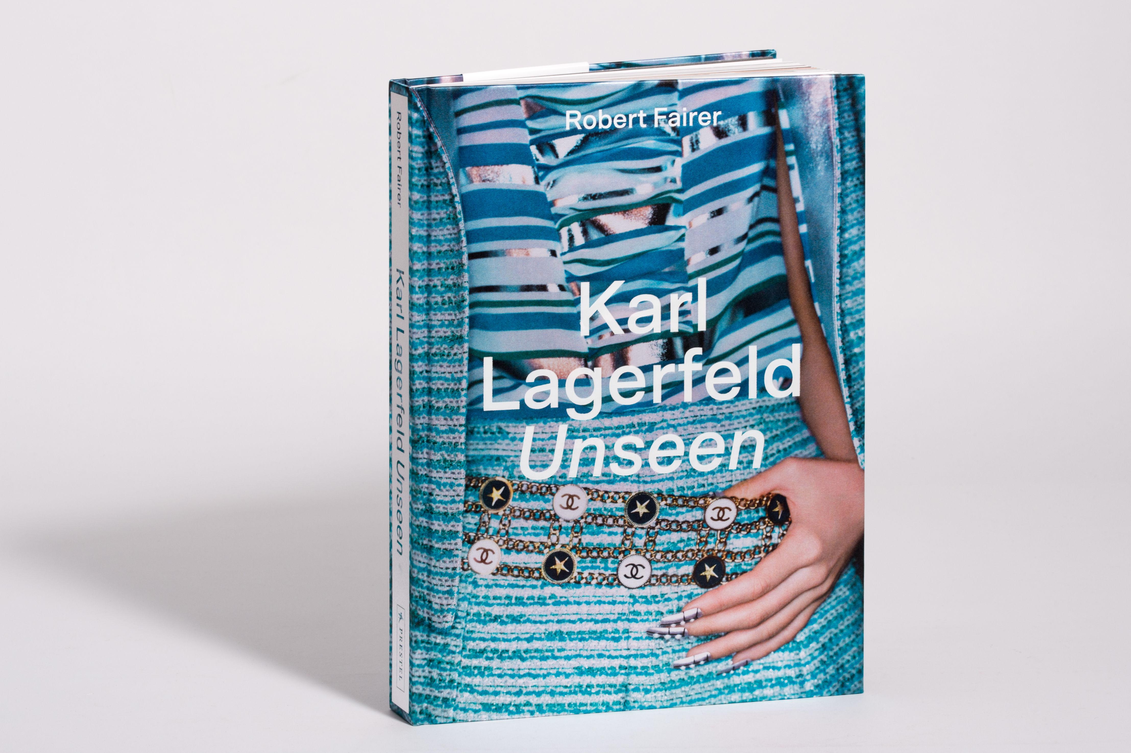 Beispielinhalt (Bild) Karl Lagerfeld Unseen: Die Chanel-Jahre. Überformat mit Lotus-Leineneinband und Folienprägung