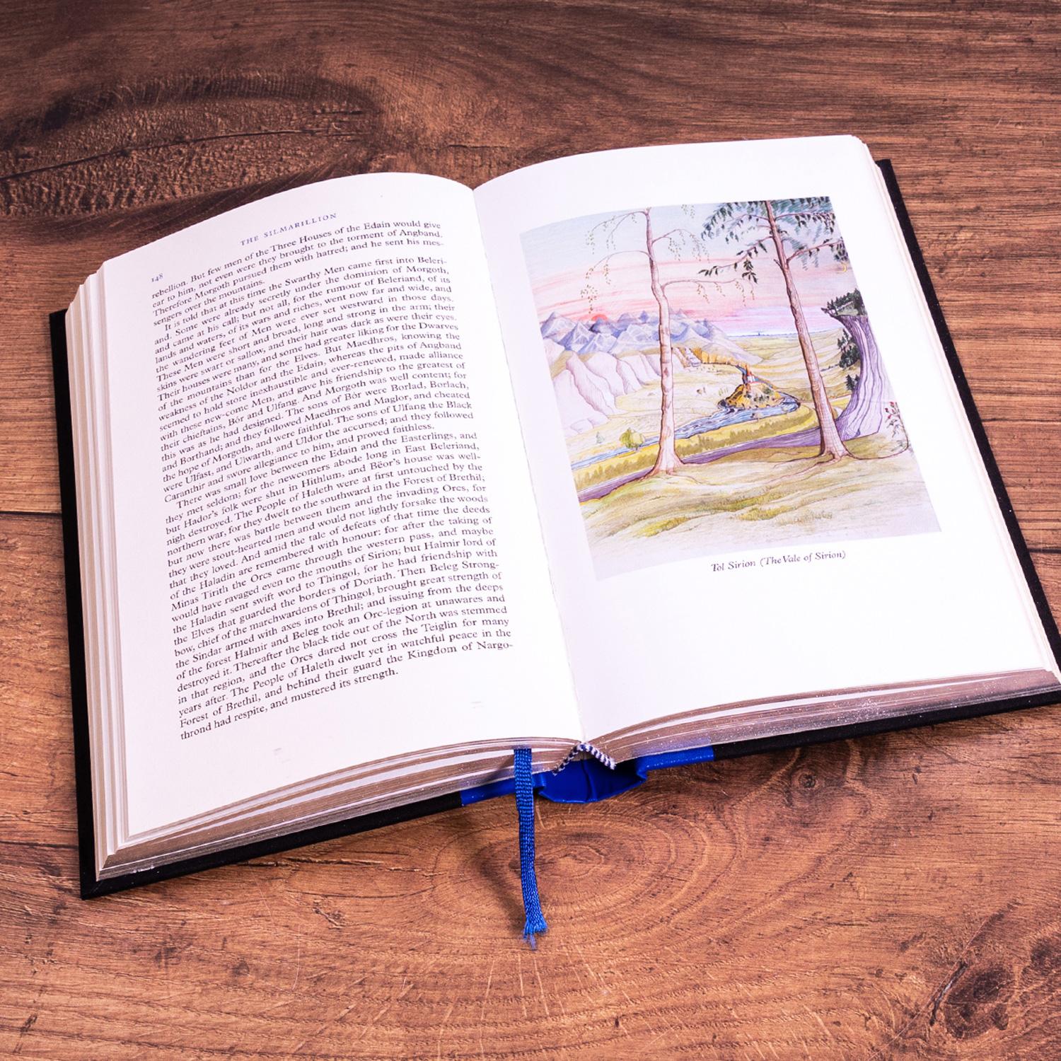 Beispielinhalt (Bild) The Silmarillion. Illustrated Deluxe Edition