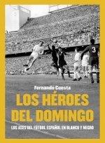 Vorderes Coverbild Los héroes del domingo : los ases del fútbol español en blanco y negro