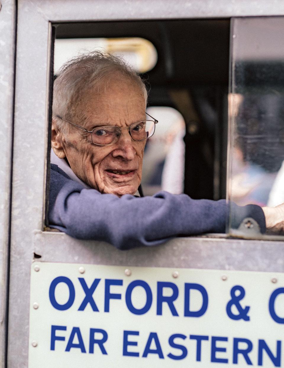 Autorenbild First Overland. Als Erste im Land Rover 18.000 Meilen von London nach Singapur