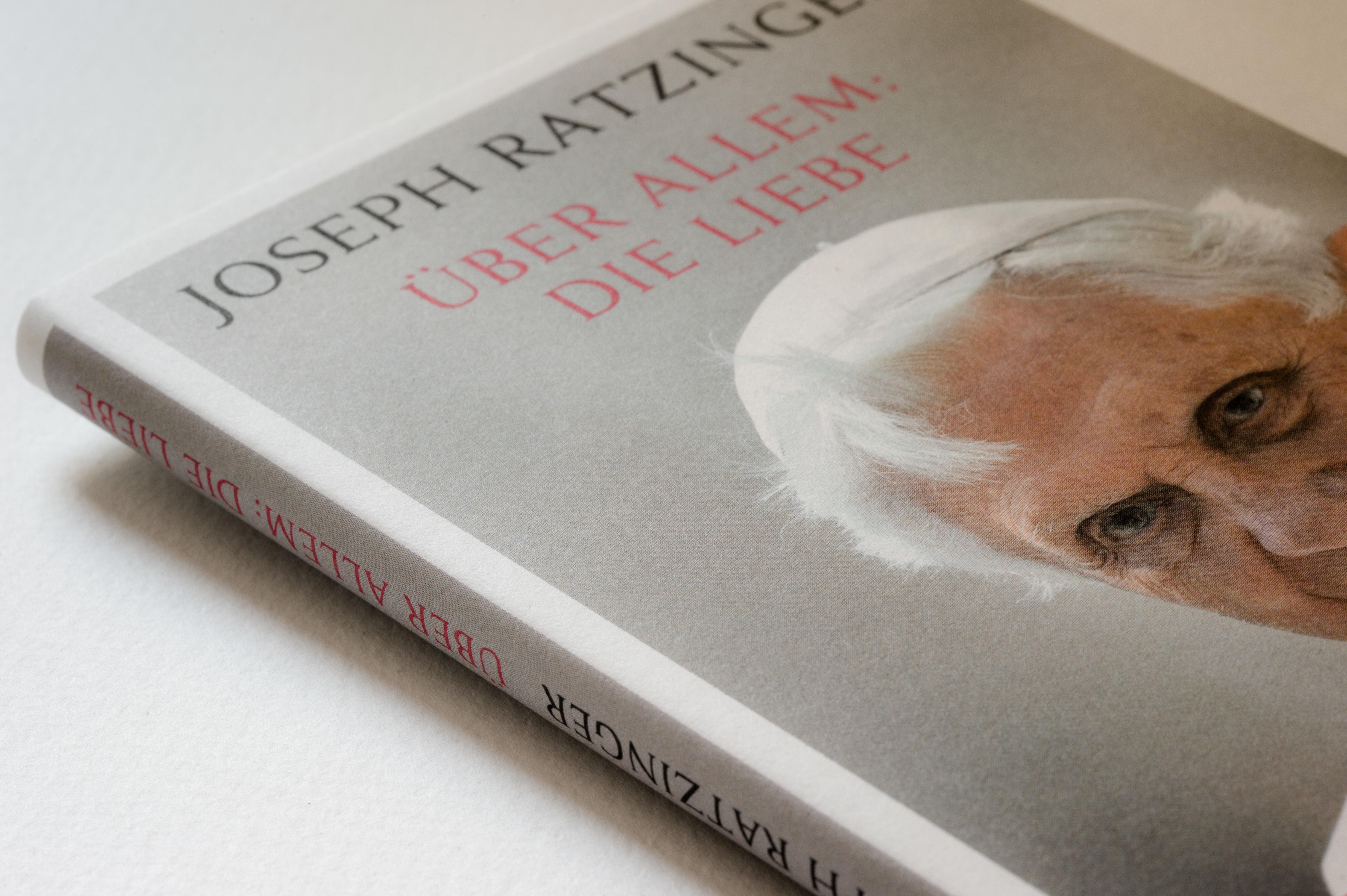 Beispielinhalt (Bild) Über allem: Die Liebe