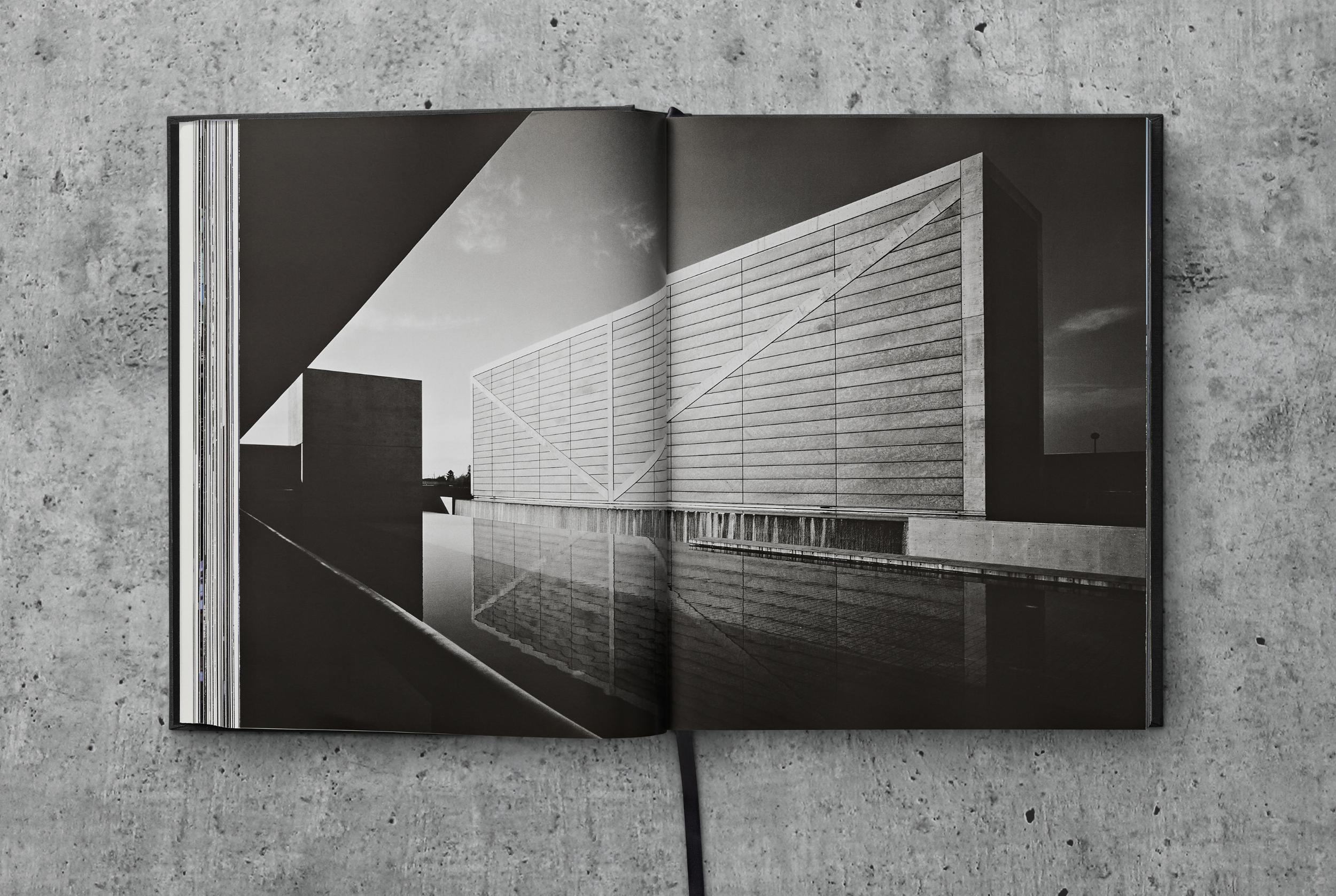 Beispielinhalt (Bild) Ando. Complete Works 1975-Today. 2023 Edition