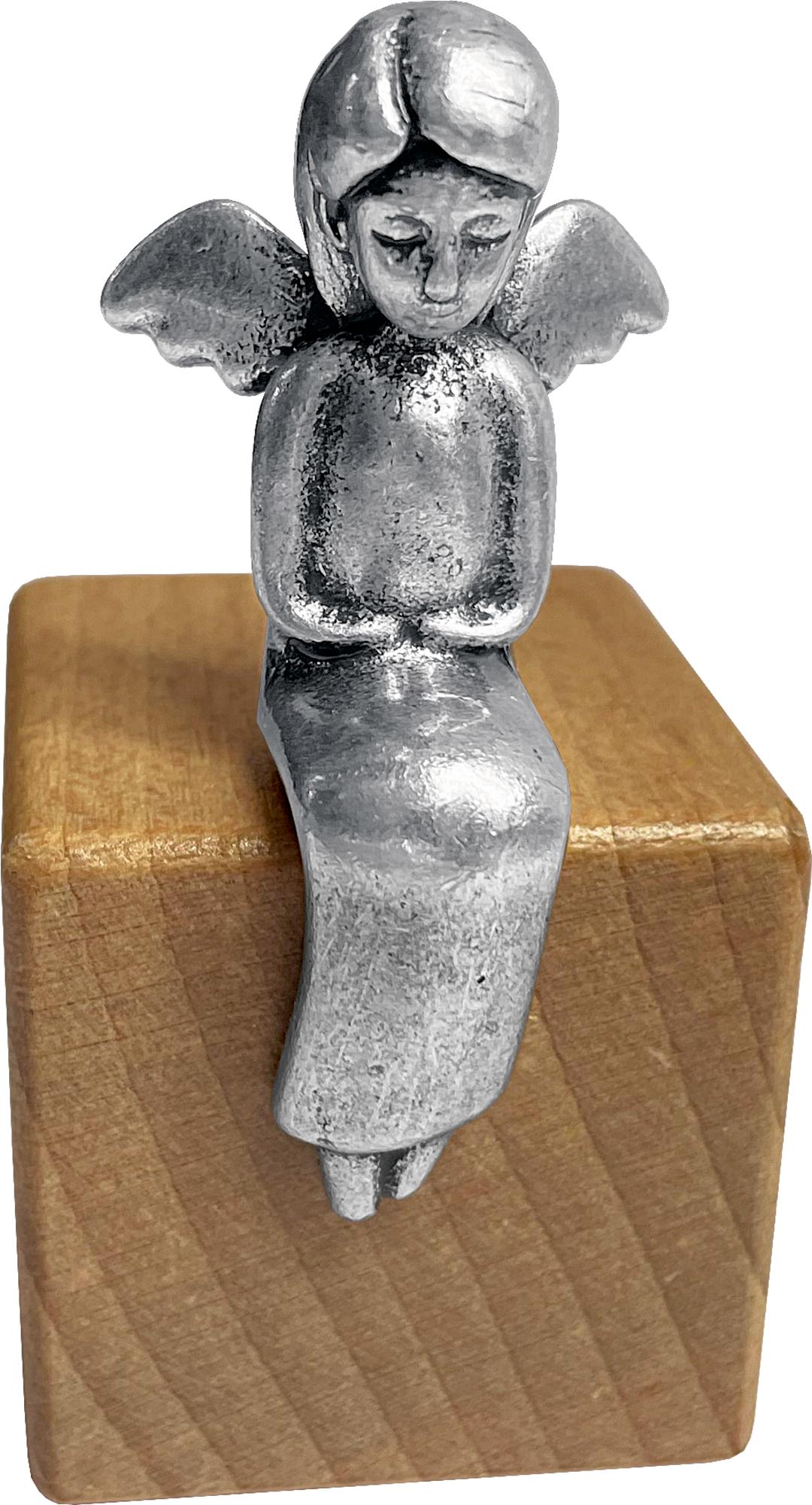 Vorderes Coverbild Engelfigur auf Holzwürfel - Dein Schutzengel ist bei dir