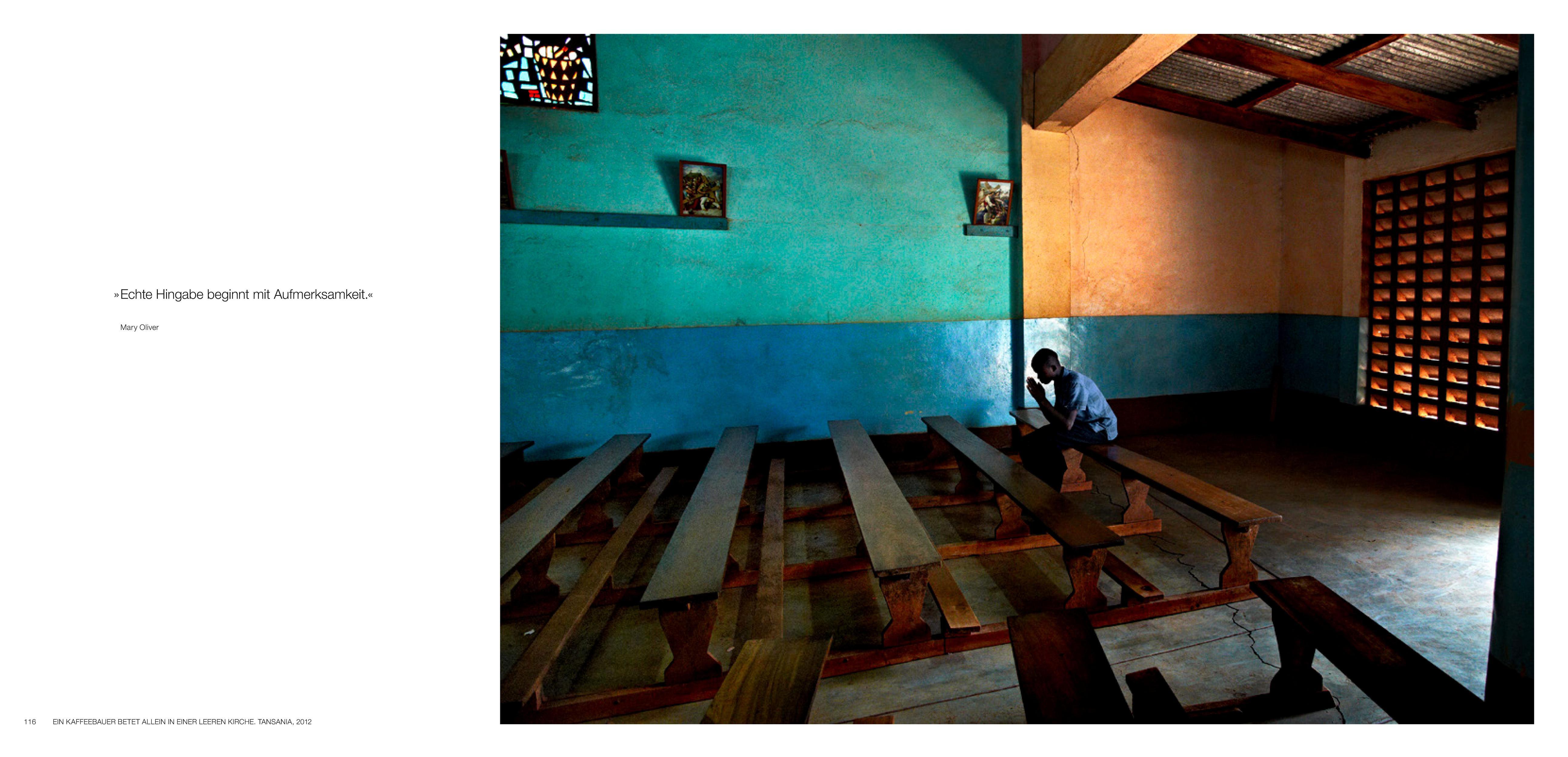 Beispielinhalt (Bild) Steve McCurry: Devotion. Hingabe. 150 Farbfotografien zeigen die vielen Gesichter eines universellen Gefühls