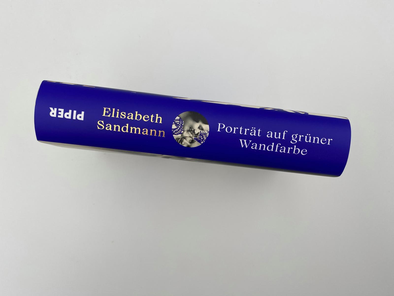 Beispielinhalt (Bild) Porträt auf grüner Wandfarbe