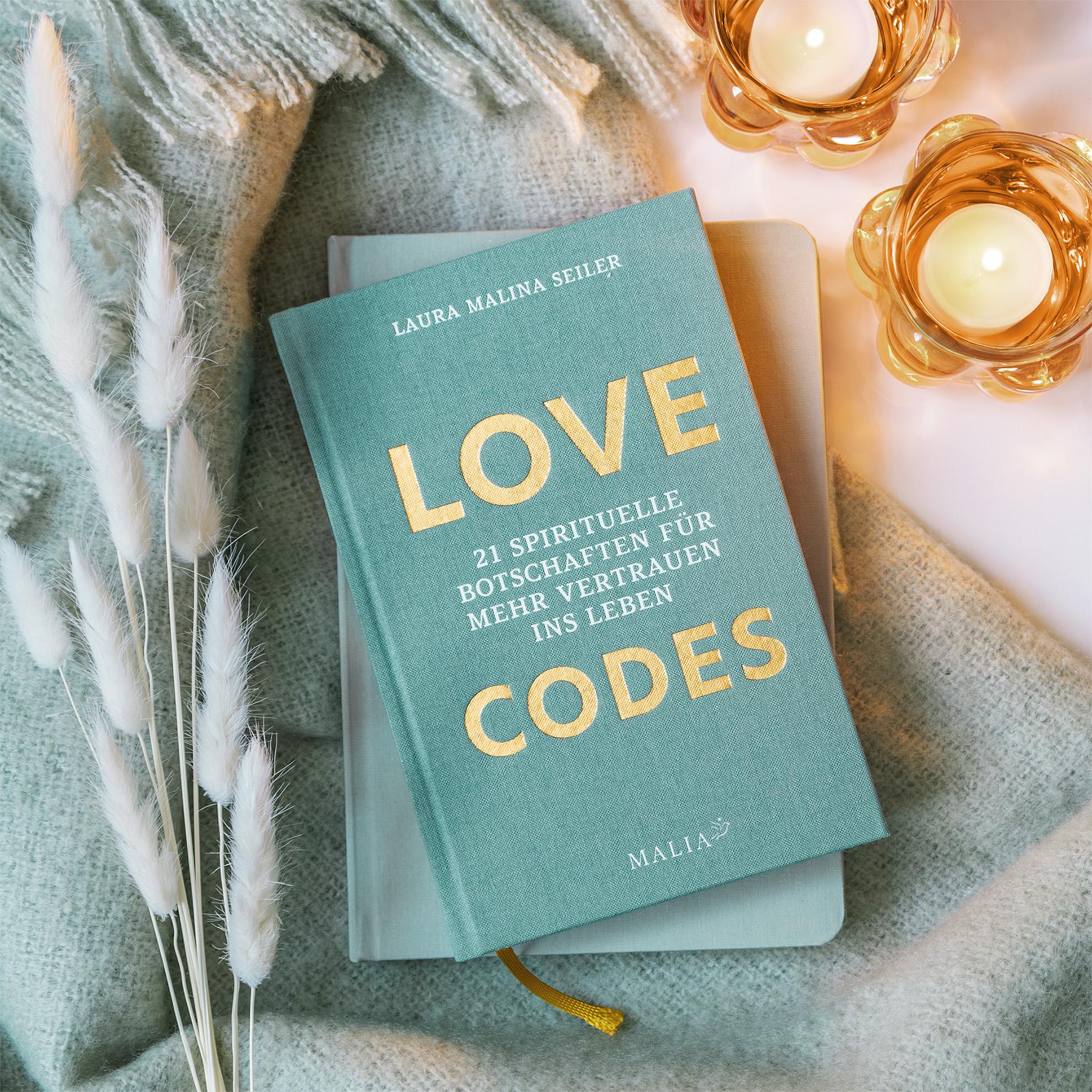 Beispielinhalt (Bild) LOVE CODES - 21 spirituelle Botschaften für mehr Vertrauen ins Leben