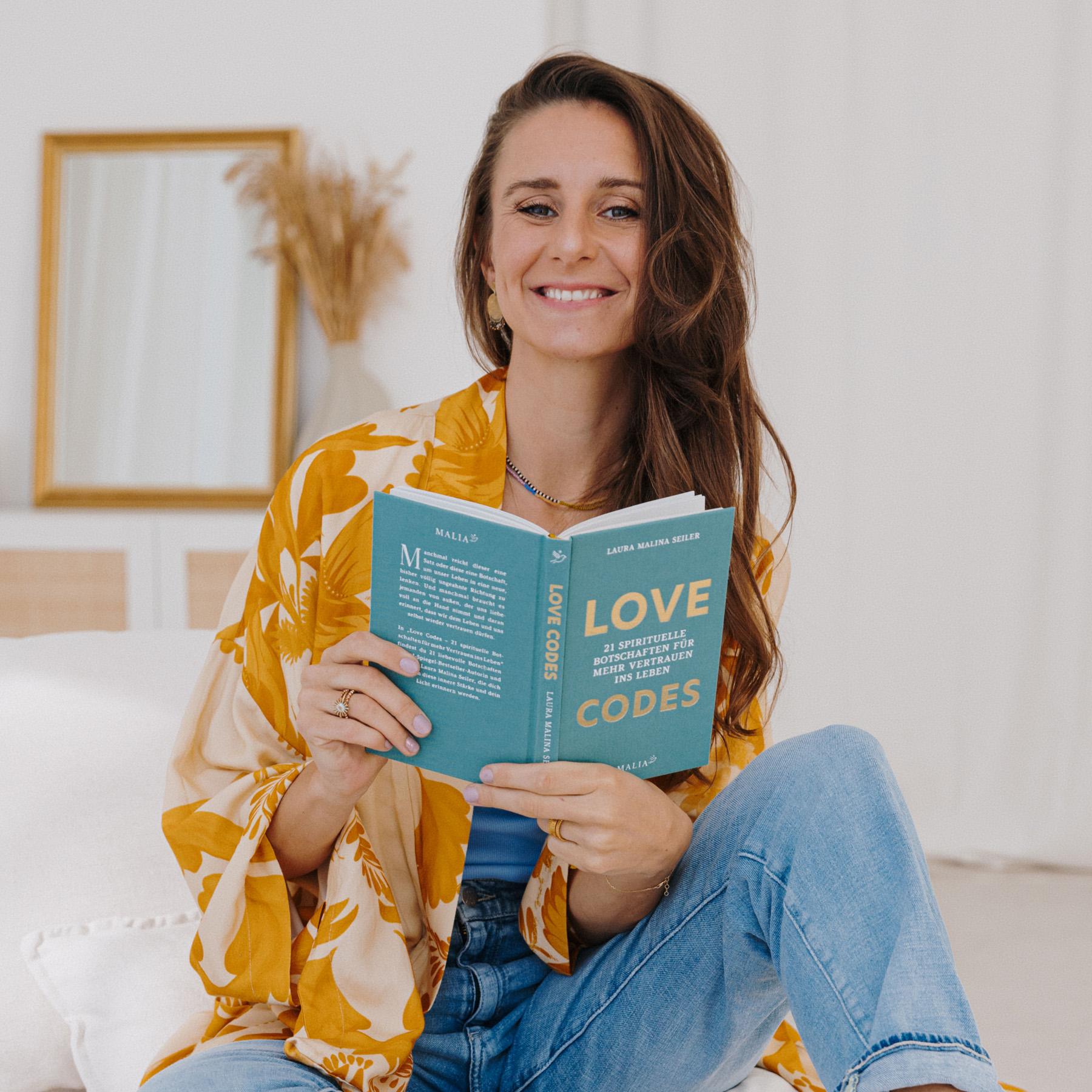 Beispielinhalt (Bild) LOVE CODES - 21 spirituelle Botschaften für mehr Vertrauen ins Leben