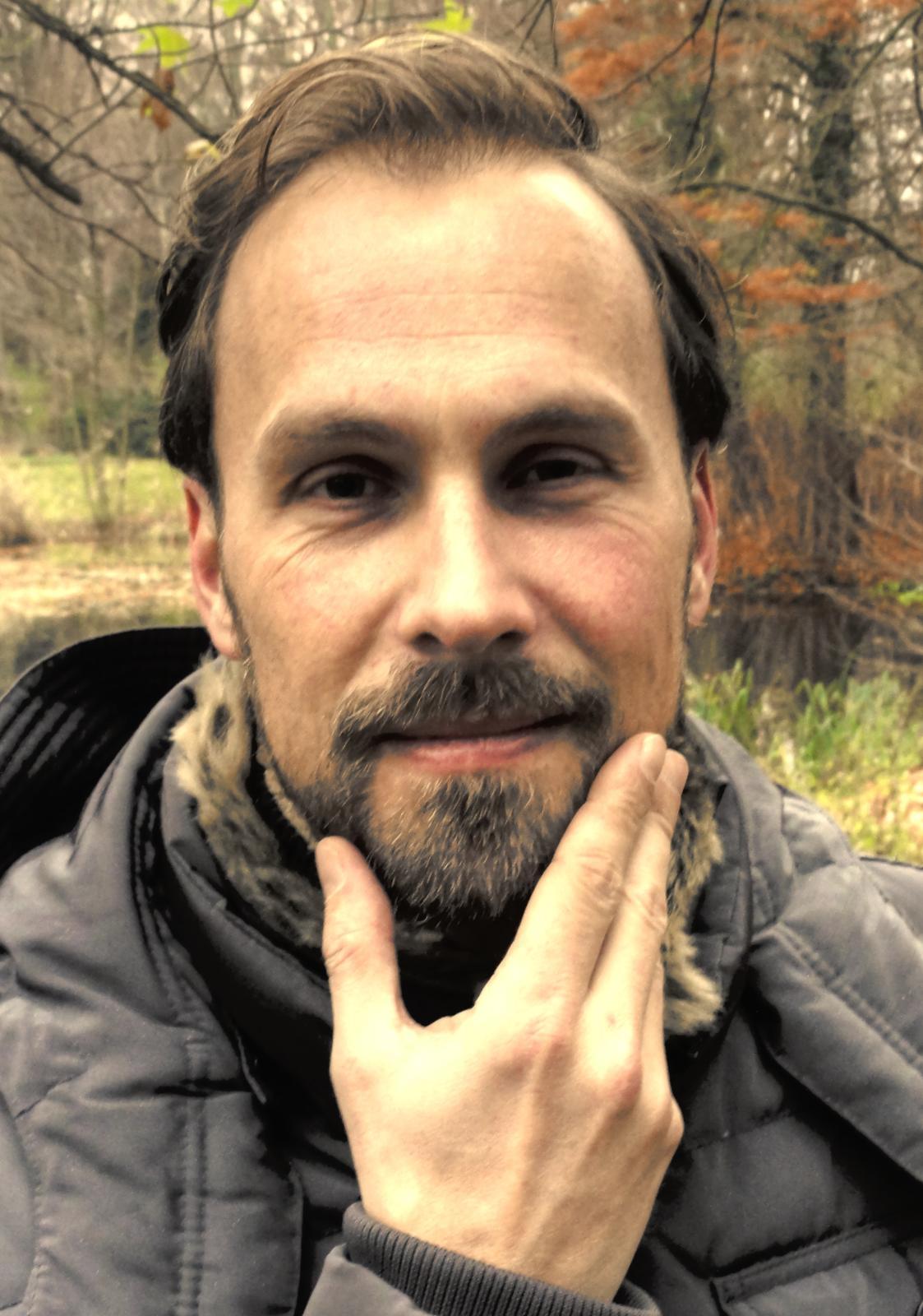 Autorenbild Die drei ???: Feuermond. Dreifachband. (Enthält die Bände: Das Rätsel der Meister, Der Pfad der Täuschung, Die Nacht der Schatten)