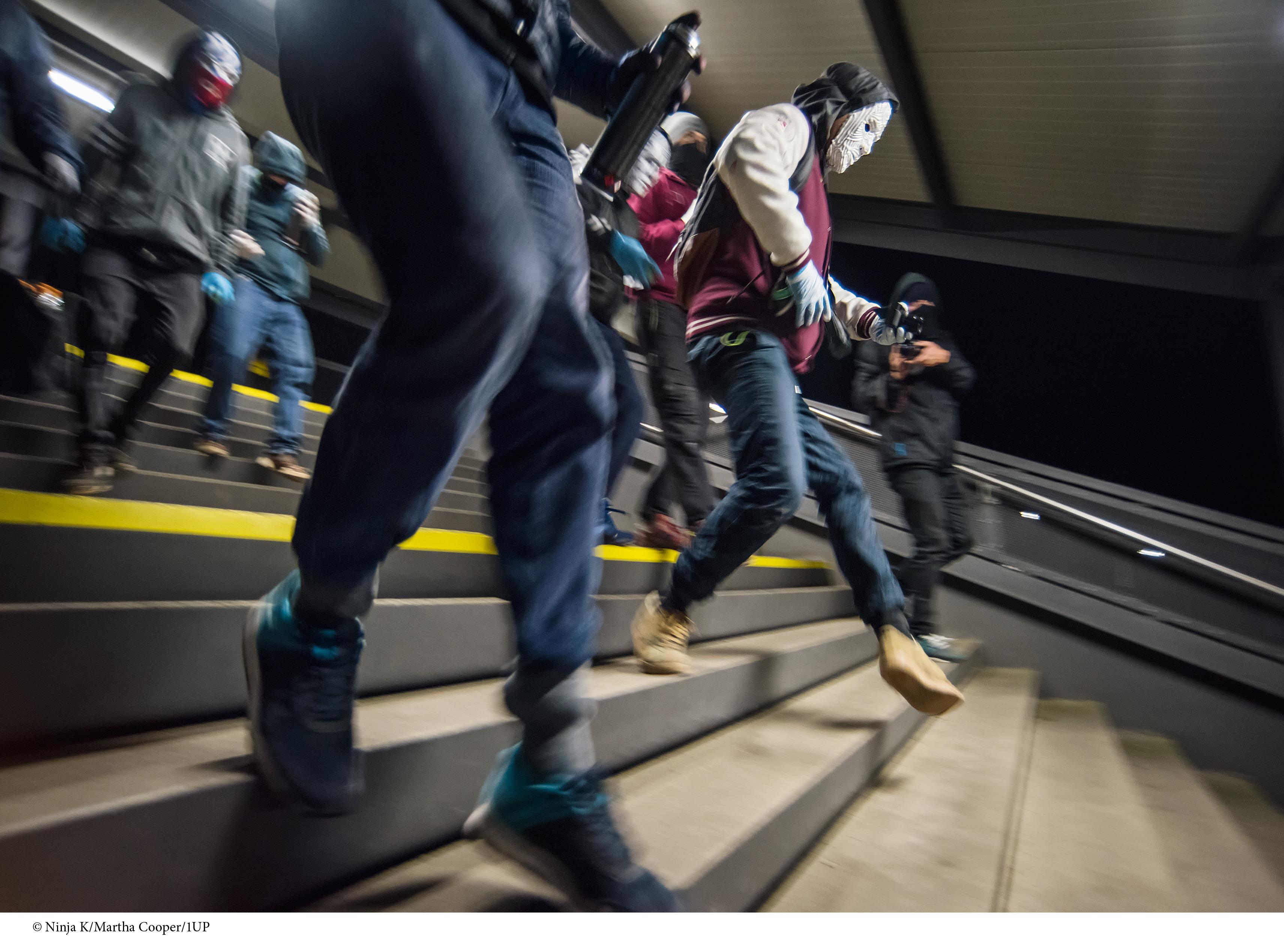 Beispielinhalt (Bild) SIGNED. Unterwegs mit der 1UP-Crew und Moses & Taps