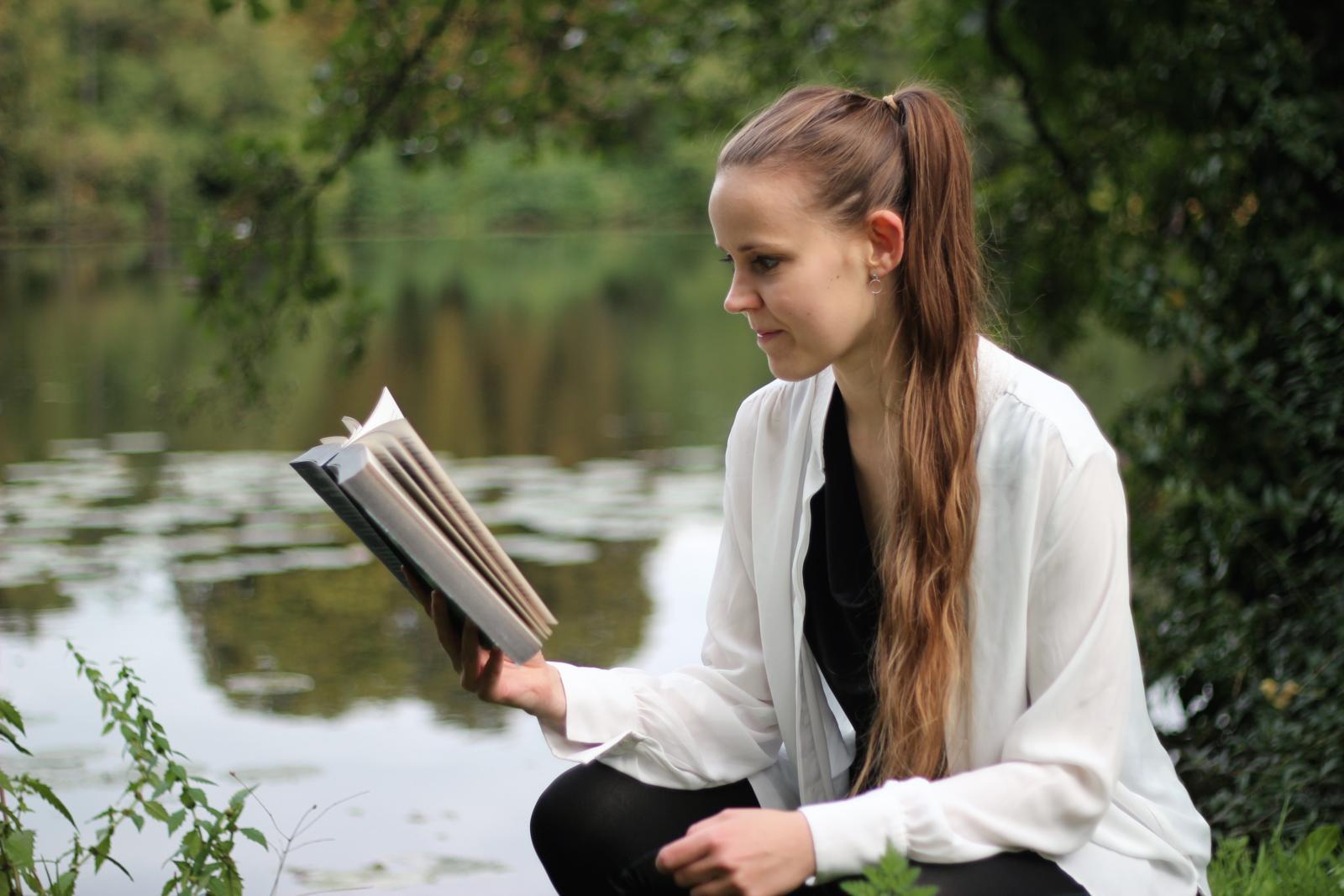 Autorenbild Adelaide Peel: Rheuma, Mord und Rauhaardackel