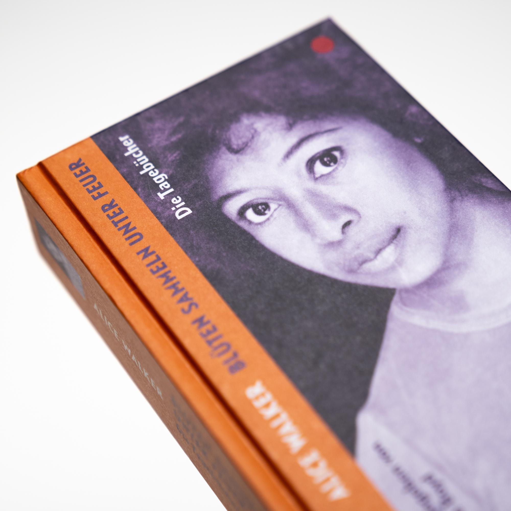 Beispielinhalt (Bild) Blüten sammeln unter Feuer