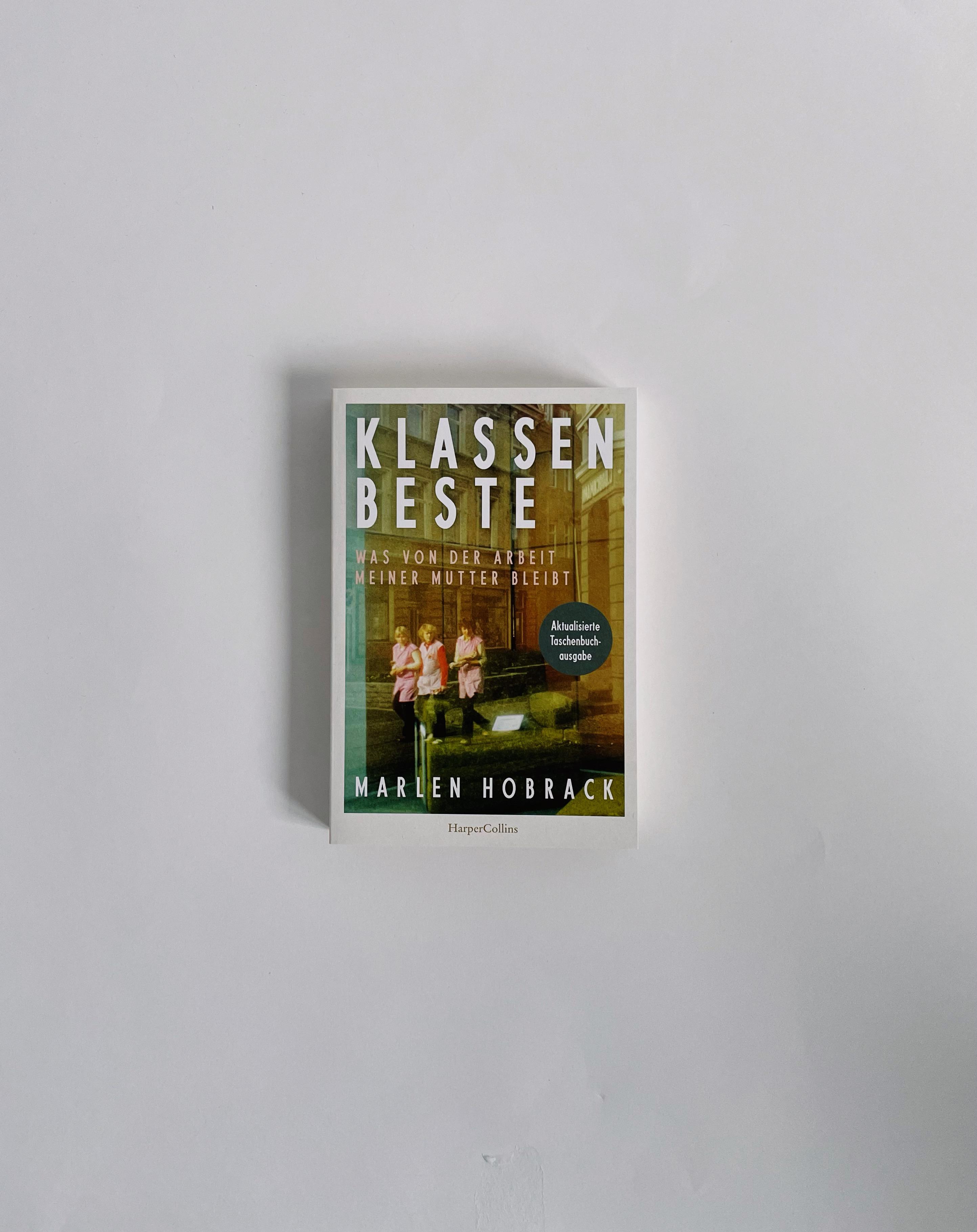 Beispielinhalt (Bild) Klassenbeste. Was von der Arbeit meiner Mutter bleibt