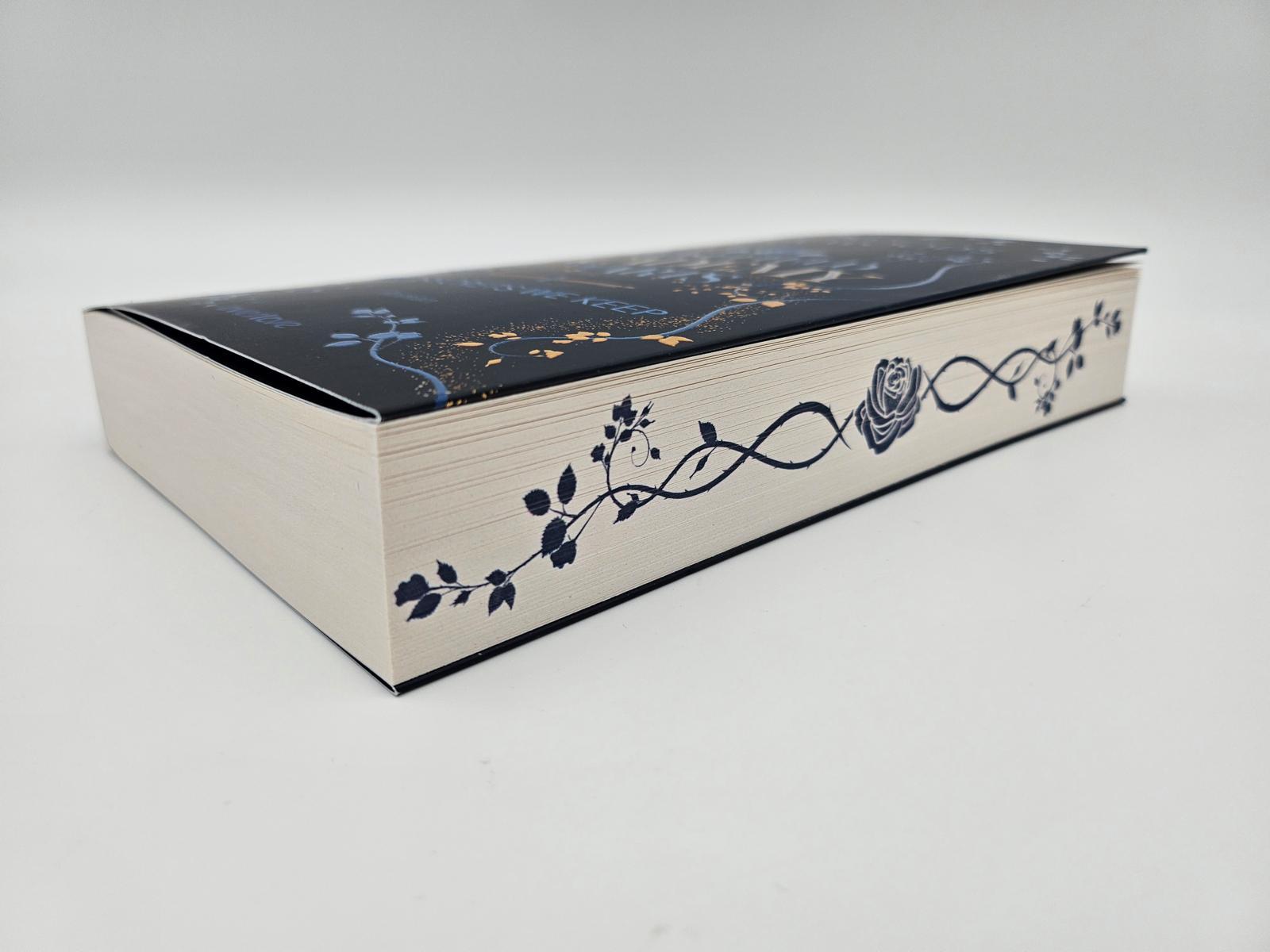 Beispielinhalt (Bild) Rosefield Academy of Arts - The Secrets We Keep