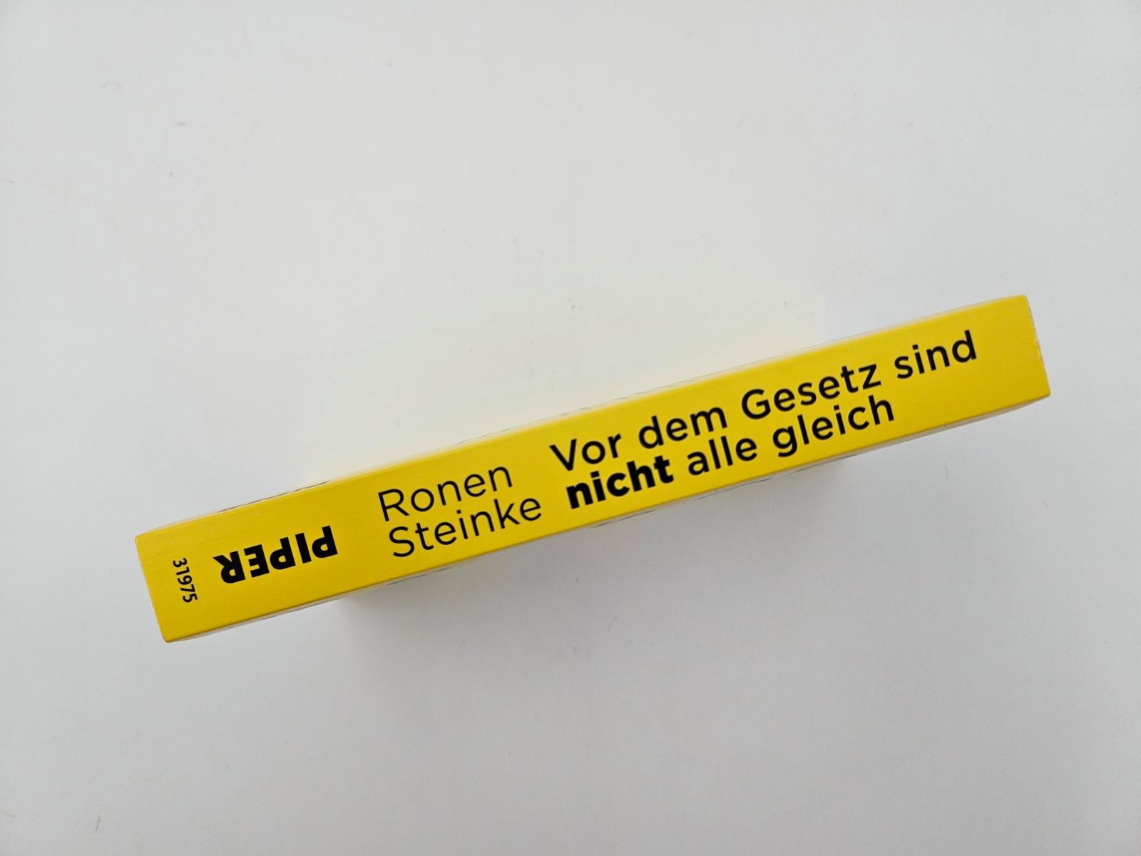 Beispielinhalt (Bild) Vor dem Gesetz sind nicht alle gleich