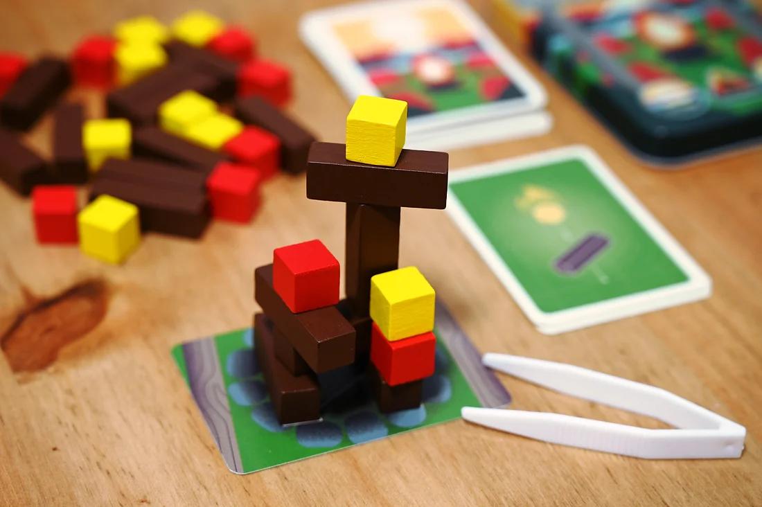 Beispielinhalt (Bild) Tinderblox - am Lagerfeuer - Geschicklichkeitsspiel (DE)