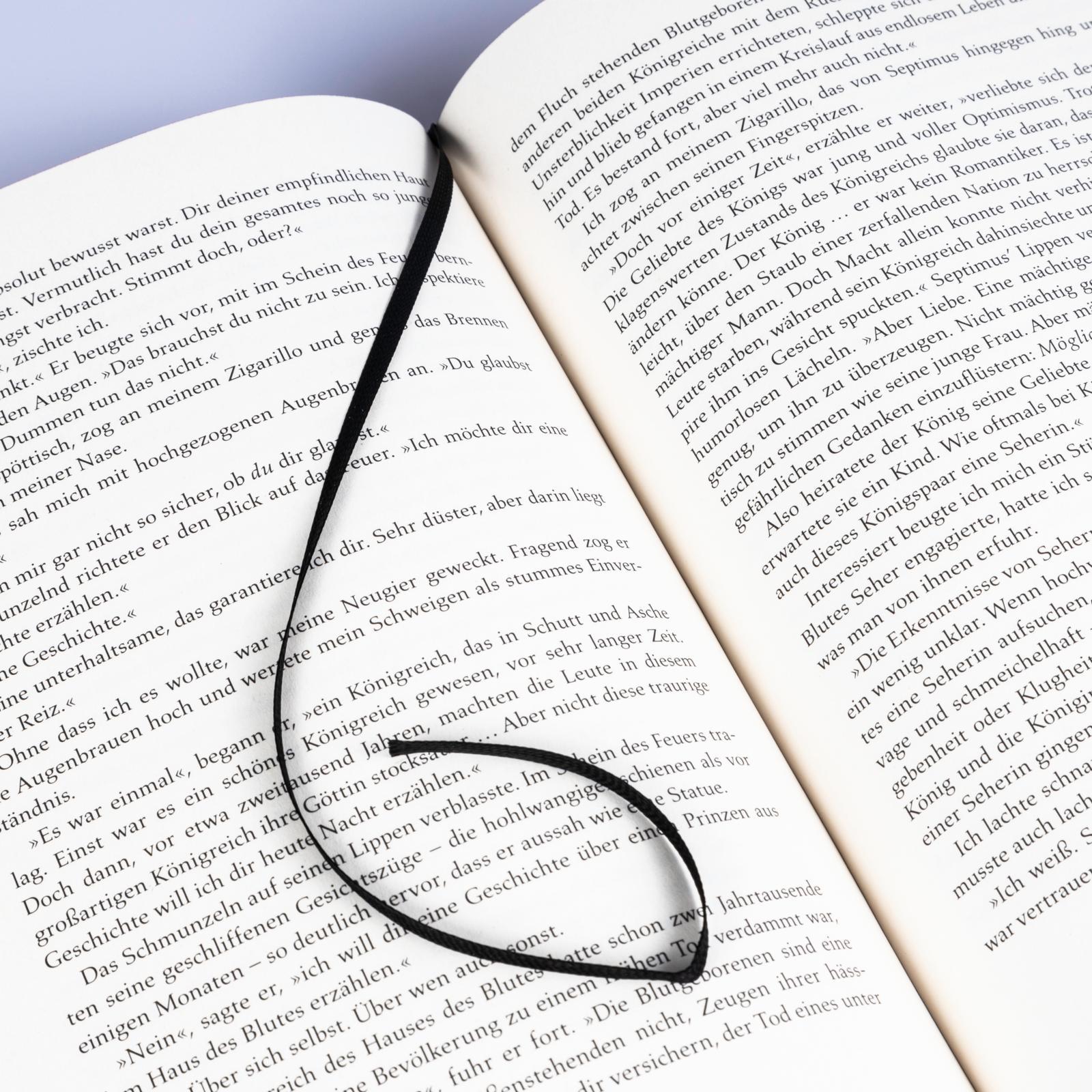 Beispielinhalt (Bild) The Ashes and the Star-Cursed King (Crowns of Nyaxia 2)