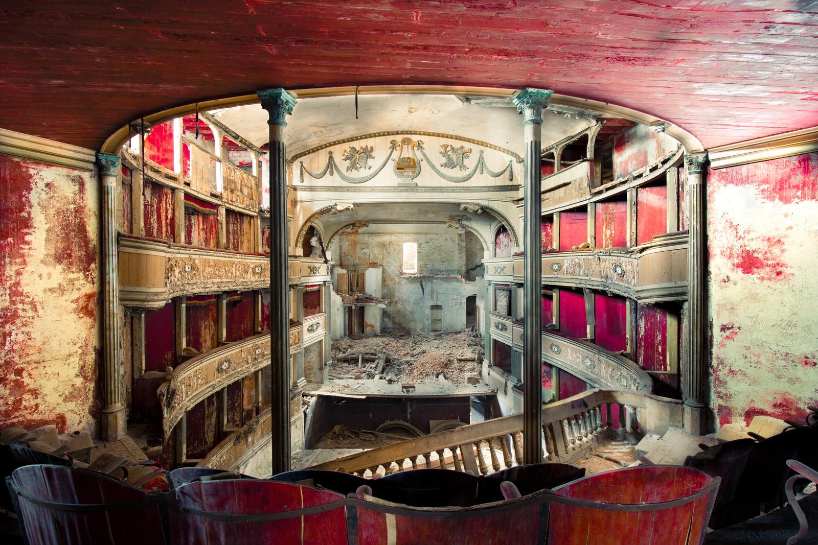 Beispielinhalt (Bild) Lost Places Rätselbuch - Die vergessene Reise. Lüfte die Geheimnisse echter verlassenen Orte!