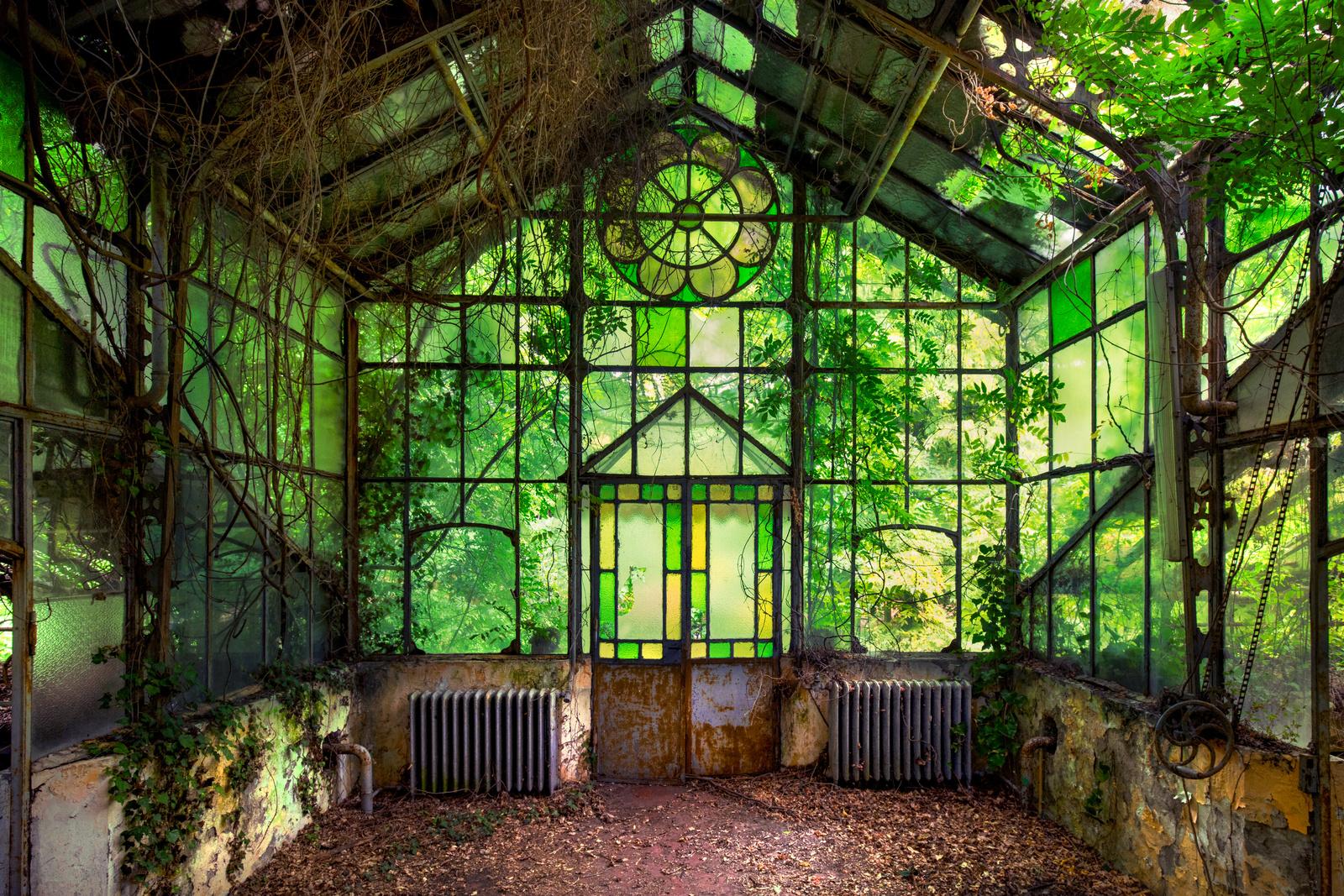 Beispielinhalt (Bild) Lost Places Rätselbuch - Die vergessene Reise. Lüfte die Geheimnisse echter verlassenen Orte!