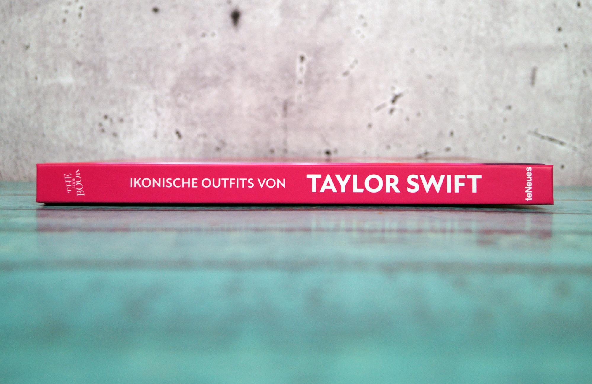 Beispielinhalt (Bild) Ikonische Outfits von Taylor Swift