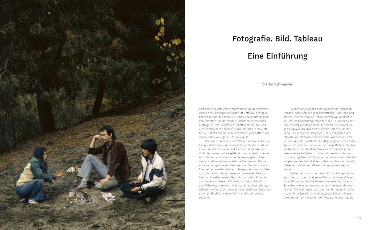 Beispielinhalt (Bild) Jeff Wall: Meister der inszenierten Fotografie - Licht, Komposition und Cinematografie in der zeitgenössischen Kunst. Bildband zur großen Ausstellung der Fondation Beyeler