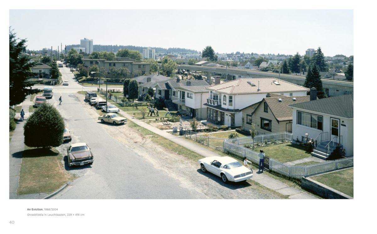 Beispielinhalt (Bild) Jeff Wall: Meister der inszenierten Fotografie - Licht, Komposition und Cinematografie in der zeitgenössischen Kunst. Bildband zur großen Ausstellung der Fondation Beyeler