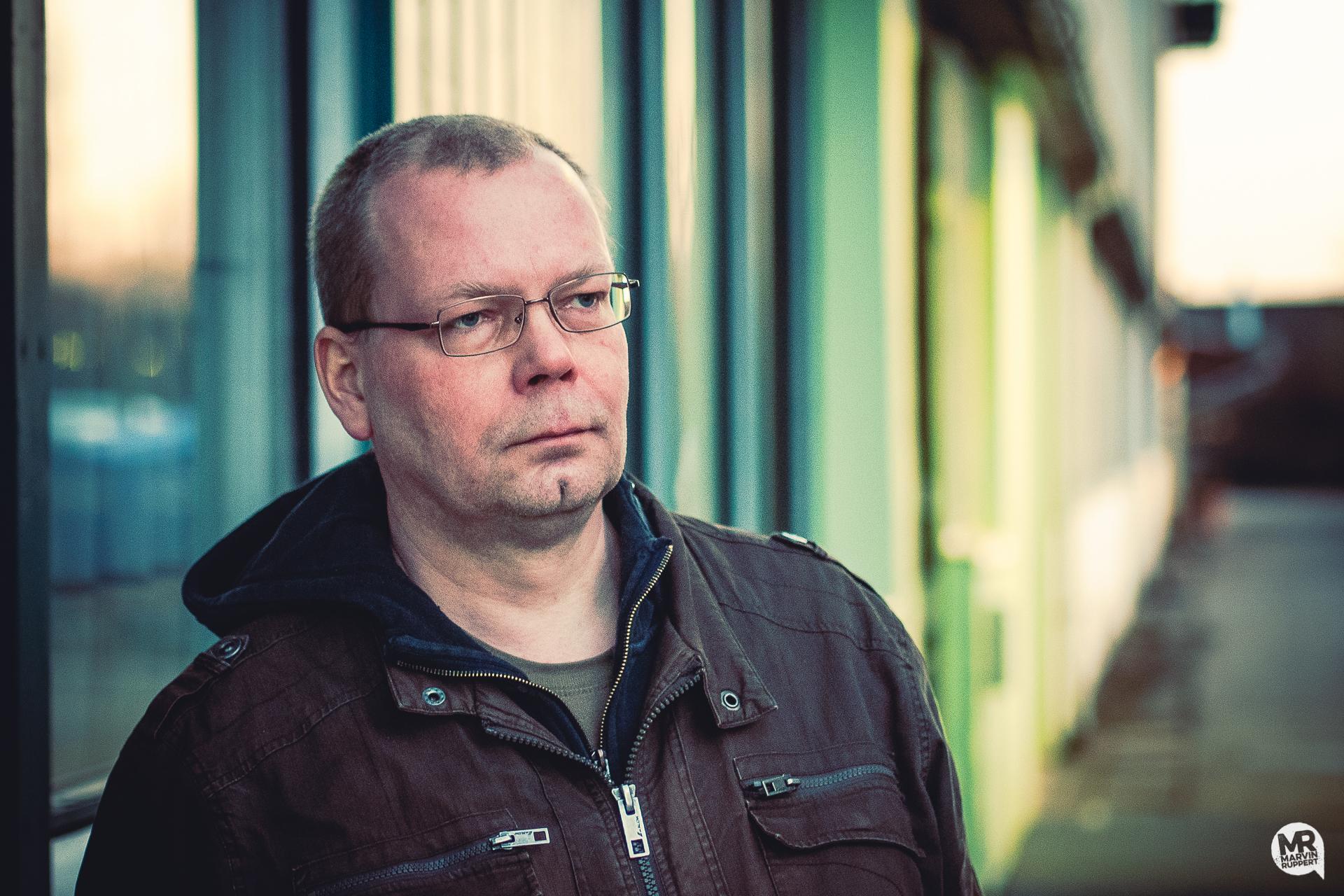 Autorenbild Diejenigen, die Gegenstände auf die Krokodile werfen, werden aufgefordert, sie zurückzuholen