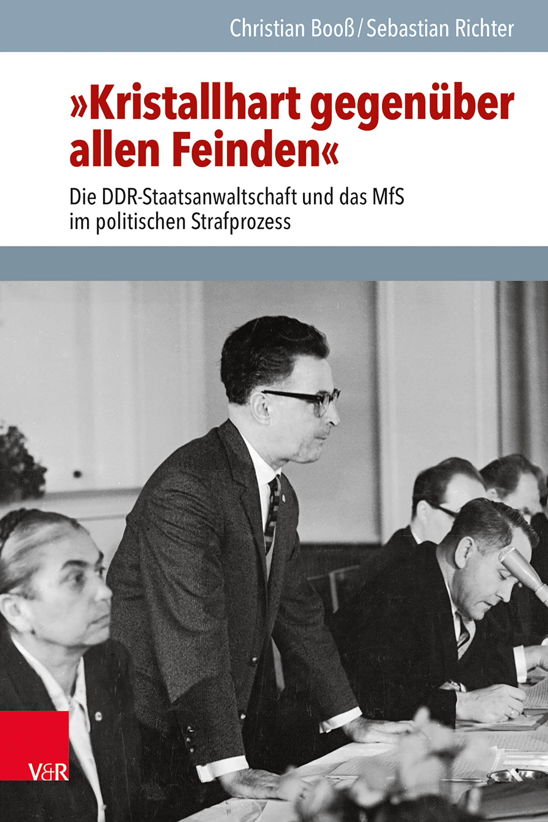 Vorderes Coverbild 'Kristallhart gegenüber allen Feinden'