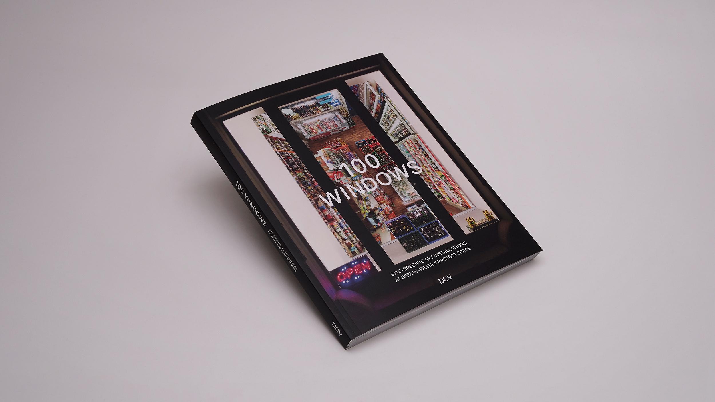 Beispielinhalt (Bild) 100 Windows. - Site-specific art installations at Berlin-Weekly project space