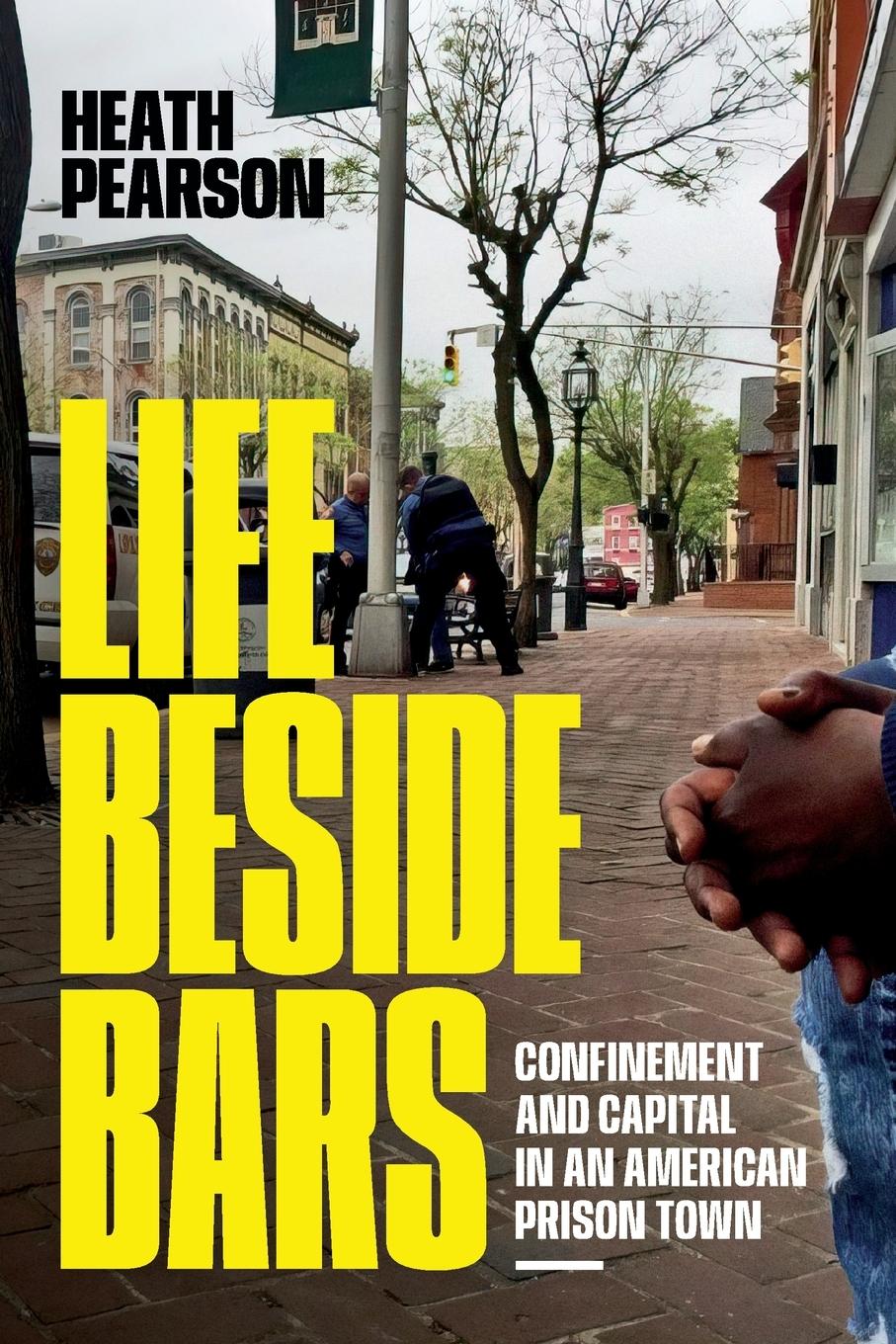 Vorderes Coverbild Life beside Bars
