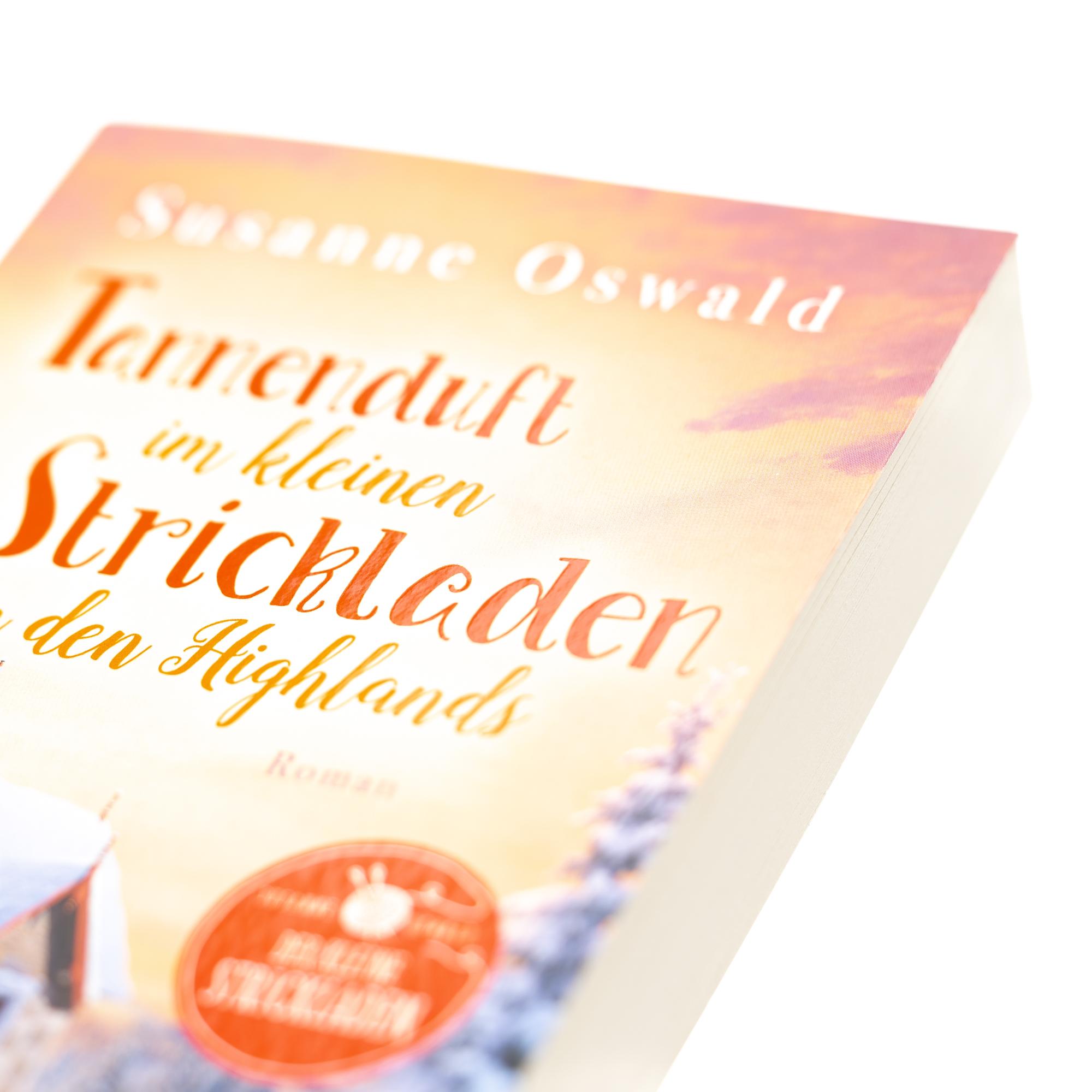 Beispielinhalt (Bild) Tannenduft im kleinen Strickladen in den Highlands