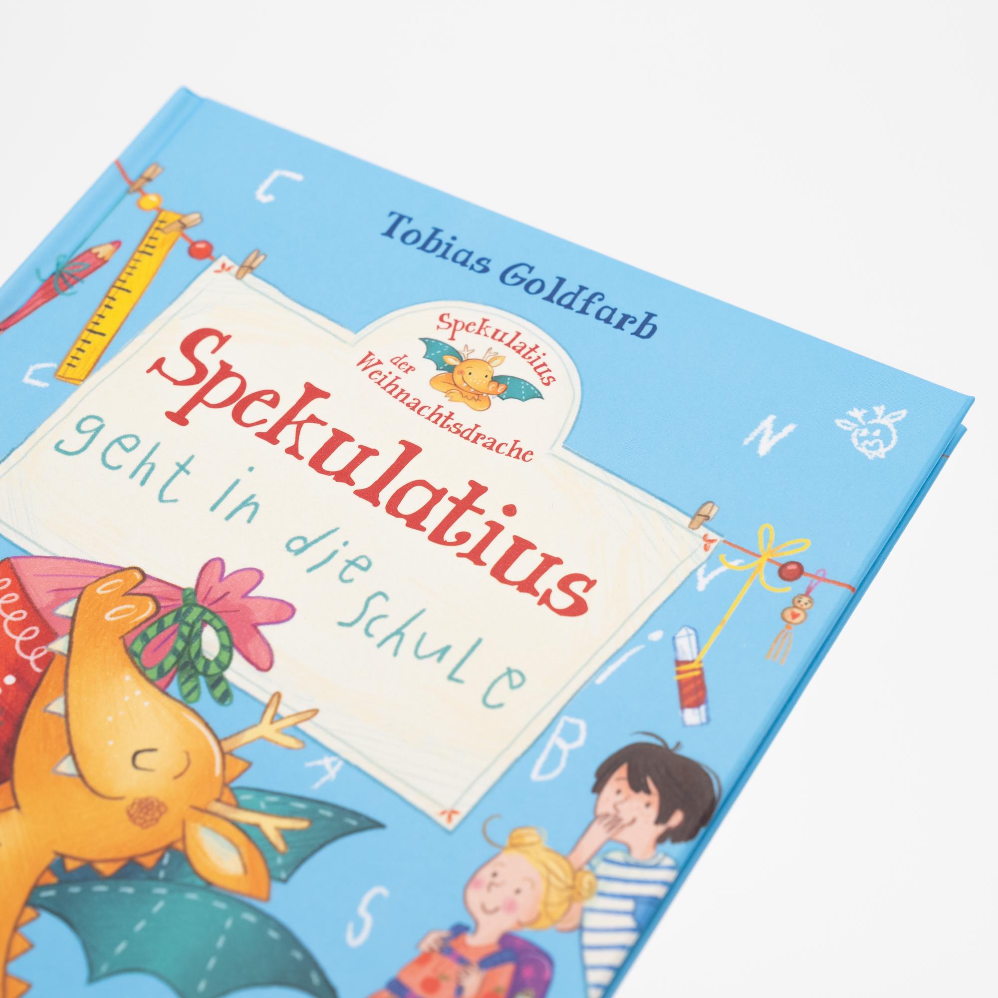 Beispielinhalt (Bild) Spekulatius, der Weihnachtsdrache. Spekulatius geht in die Schule